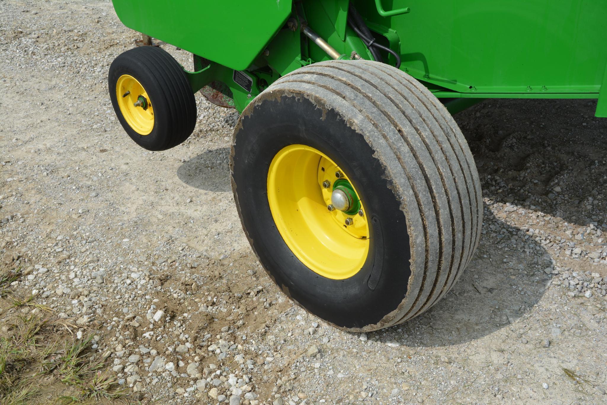 2004 John Deere 567 round baler