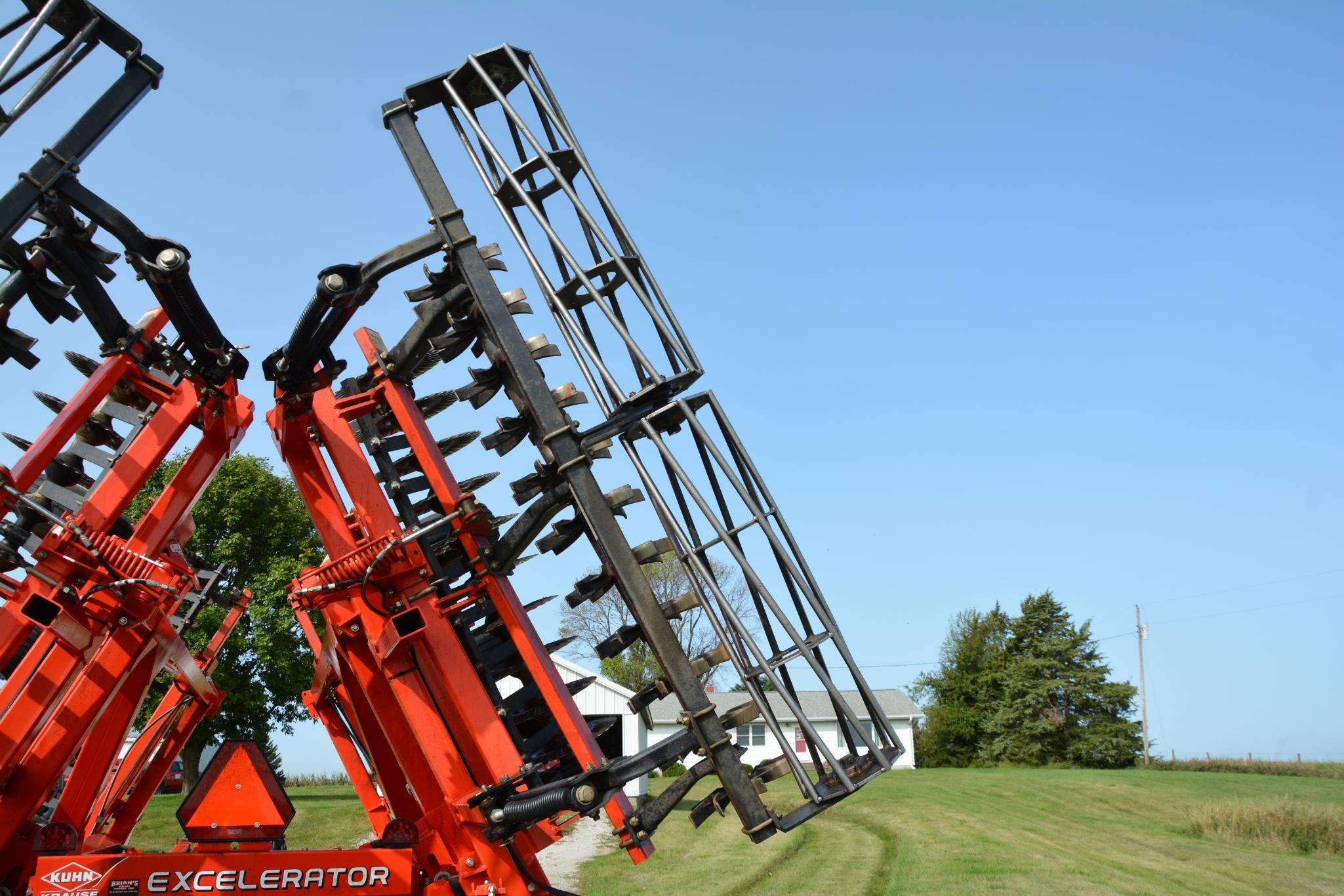 2015 Kuhn Krause 8000 Excelerator 25' vertical tillage tool