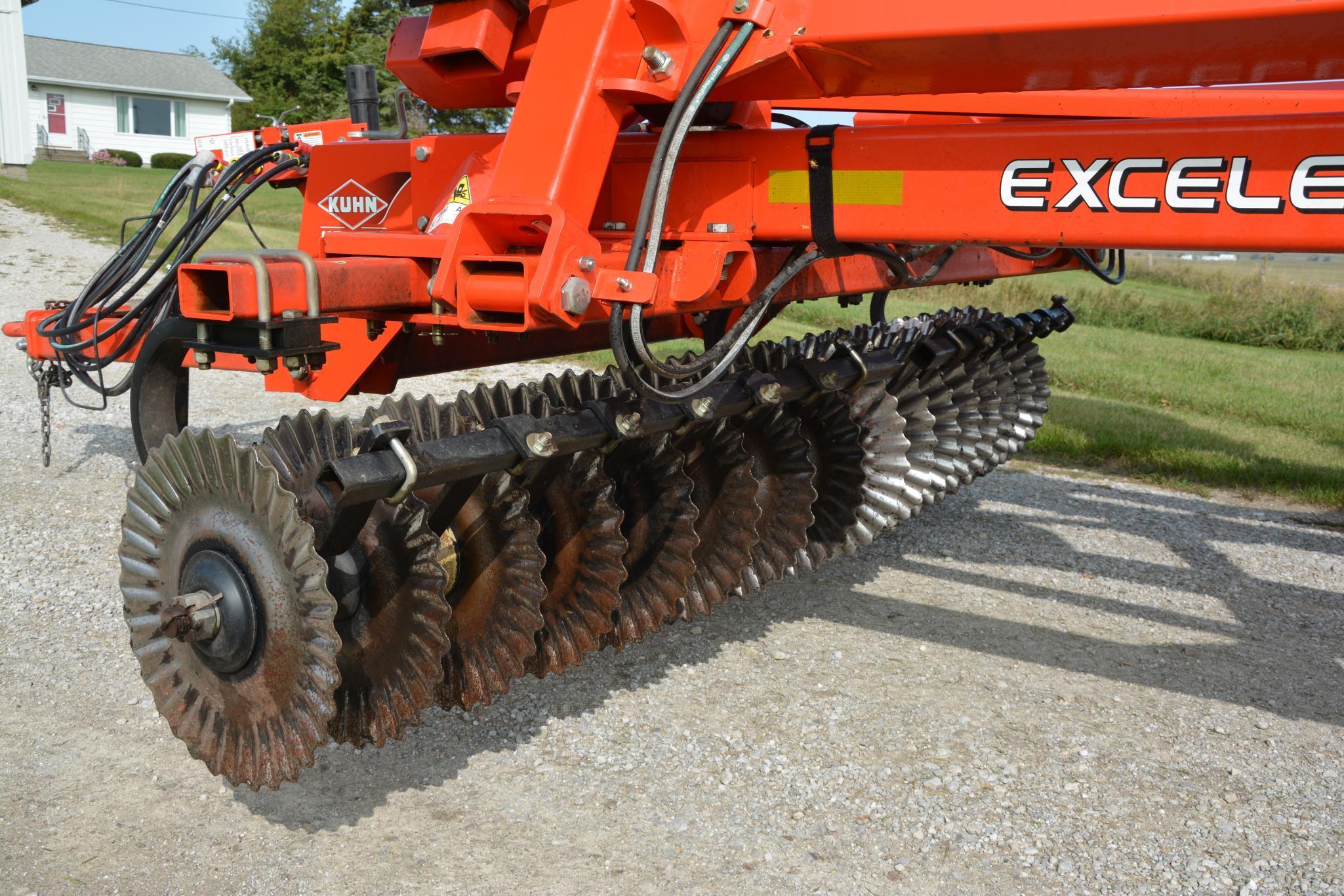 2015 Kuhn Krause 8000 Excelerator 25' vertical tillage tool