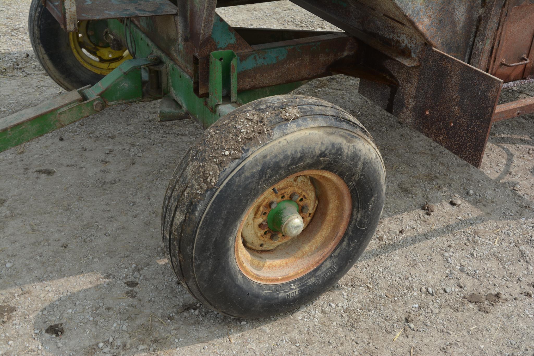 UFT 200 bu. gravity wagon on John Deere 965 gear