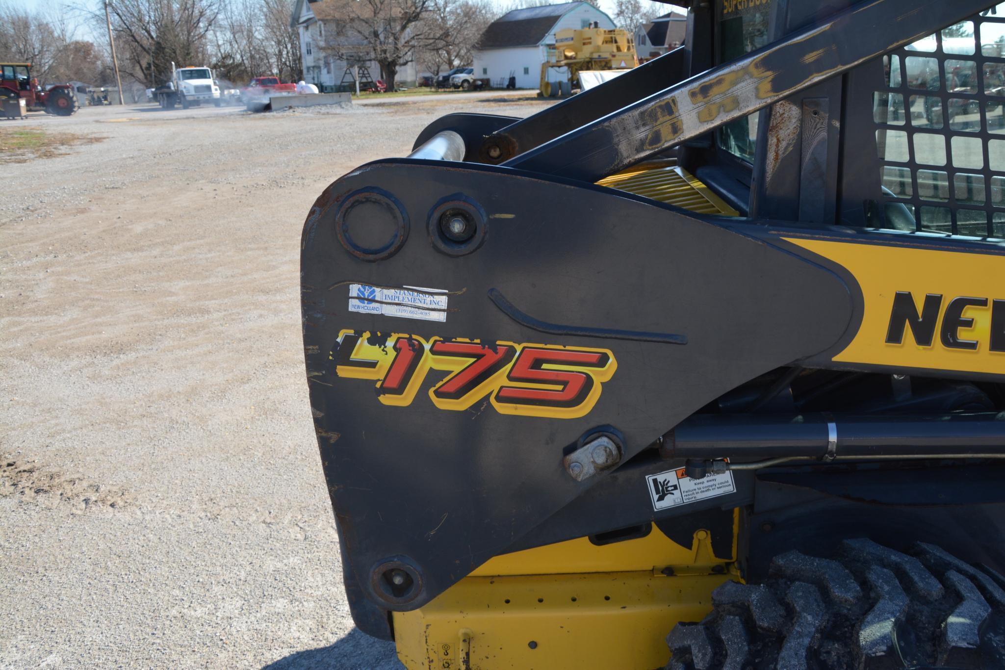 2008 New Holland L175 skid loader