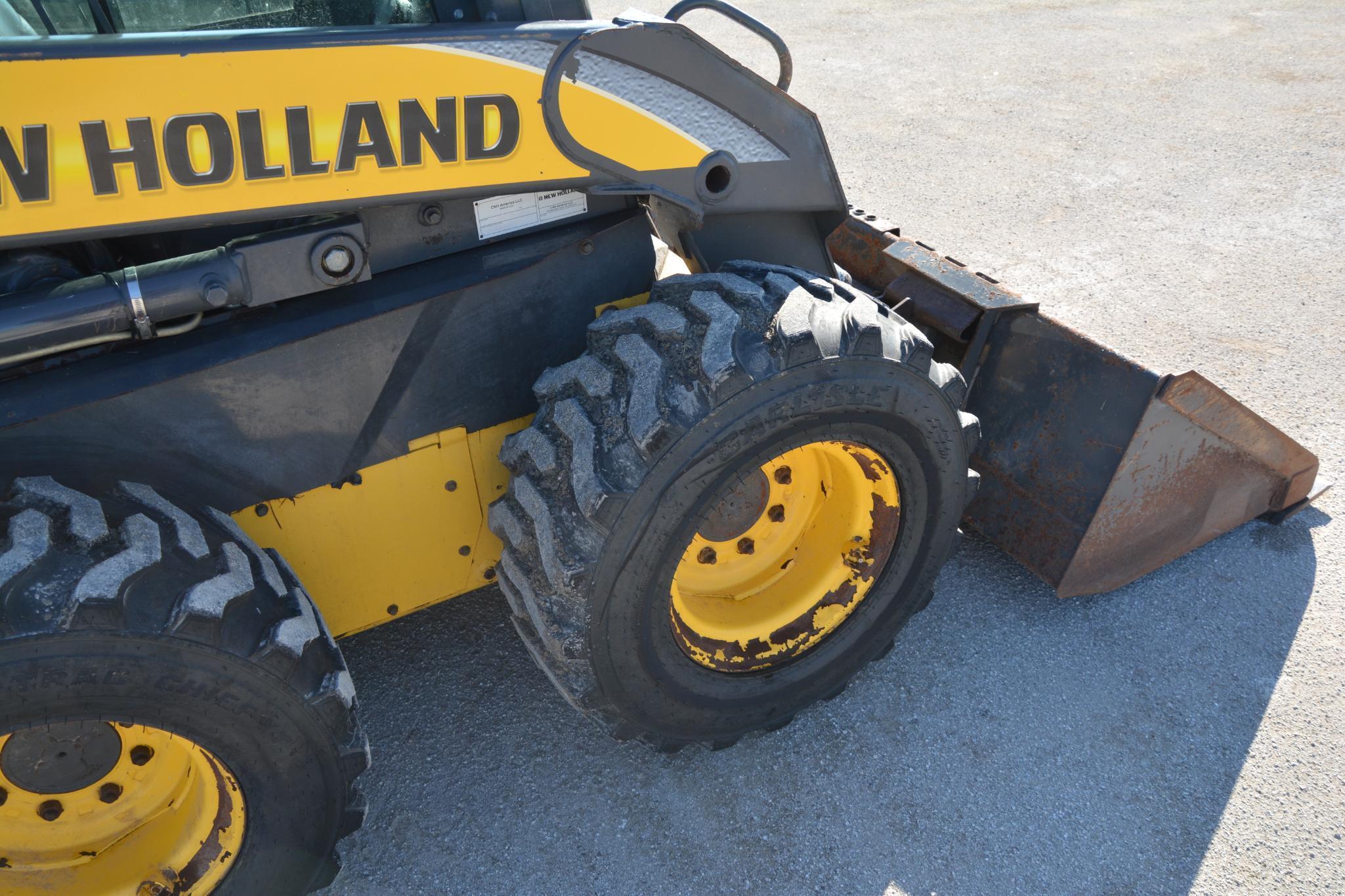 2008 New Holland L175 skid loader