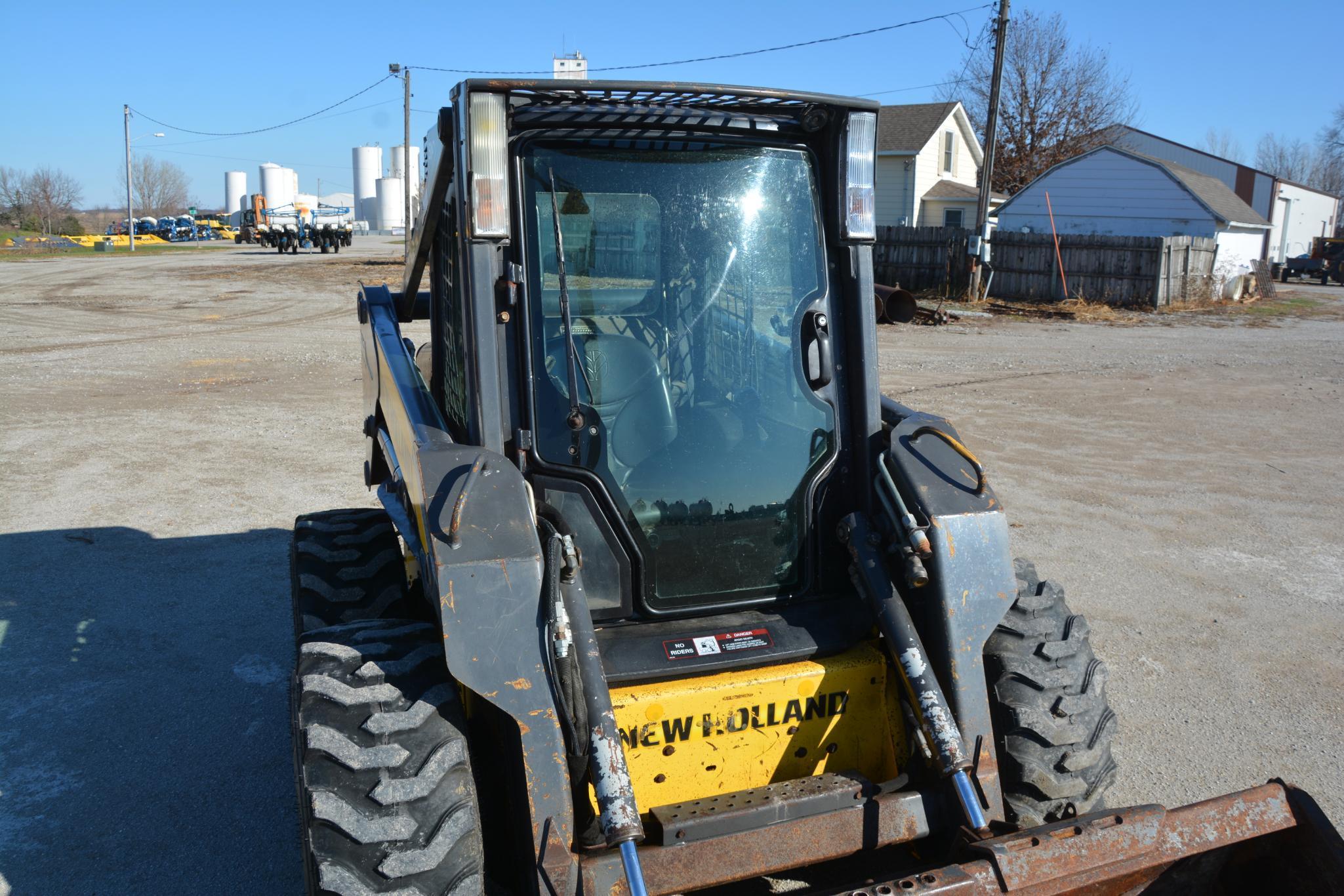 2008 New Holland L175 skid loader