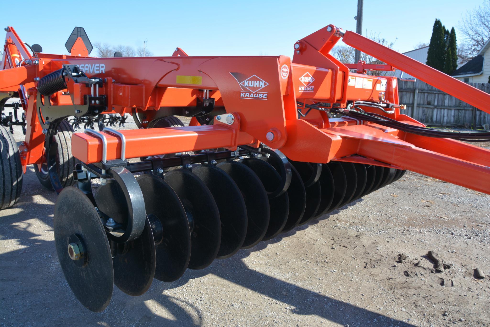 2017 Kuhn Krause 4810 Landsaver 9-shank disc chisel