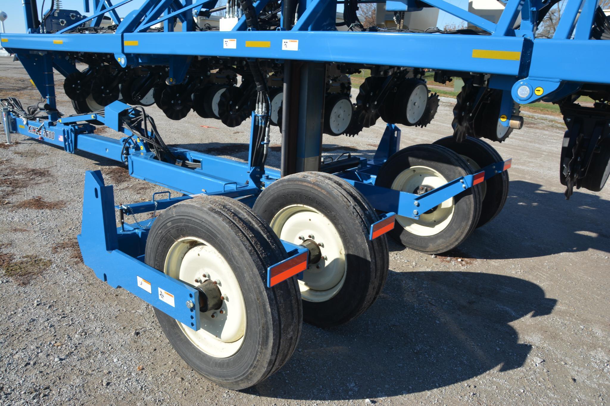 2017 Kinze 3600 12 row 30" planter