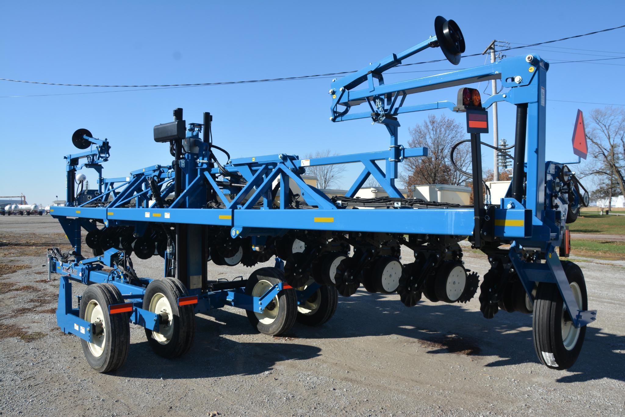 2017 Kinze 3600 12 row 30" planter