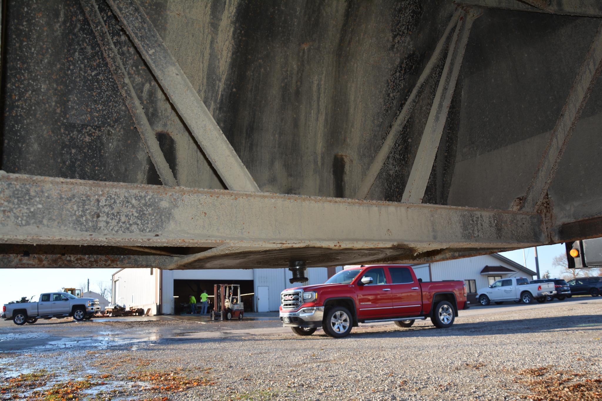 1990 Wheeler 41' steel hopper bottom trailer