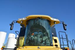 2004 New Holland CR960 2wd combine