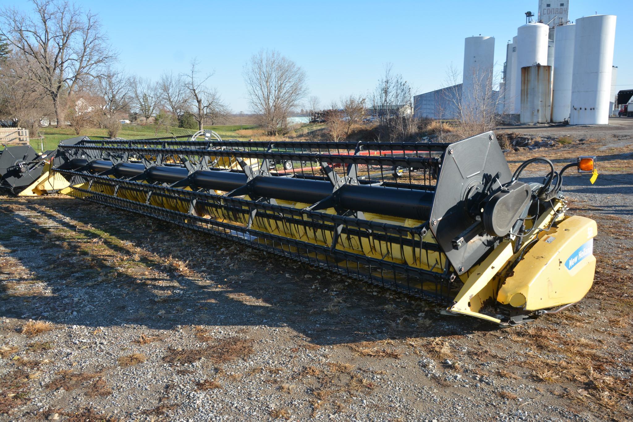 2008 New Holland 74C 35' flex platform