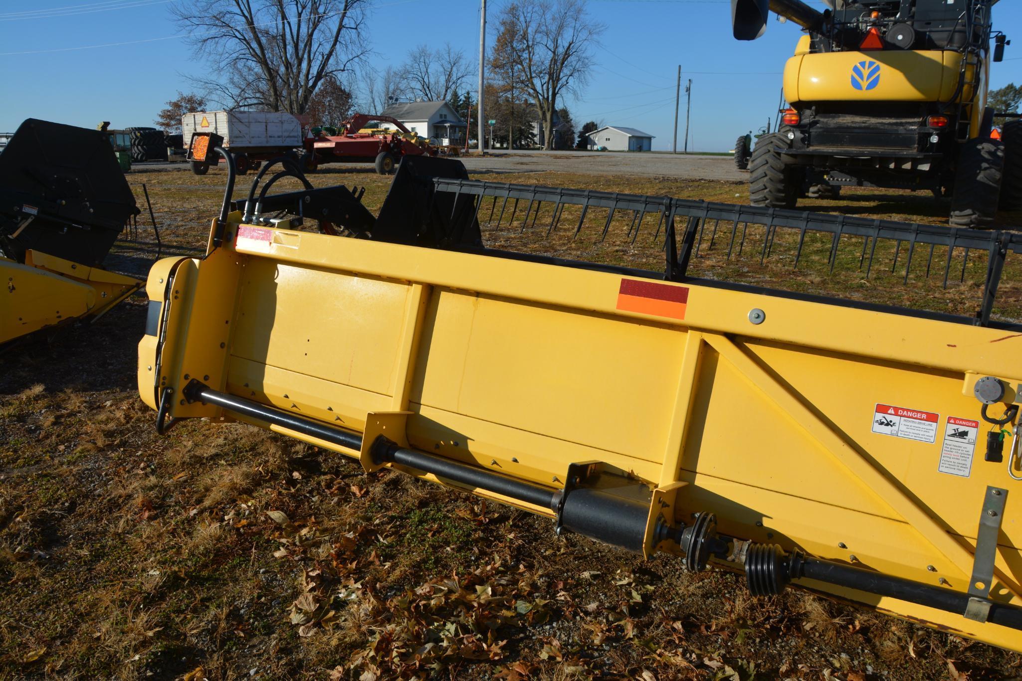 2005 New Holland 74C 30' flex platform