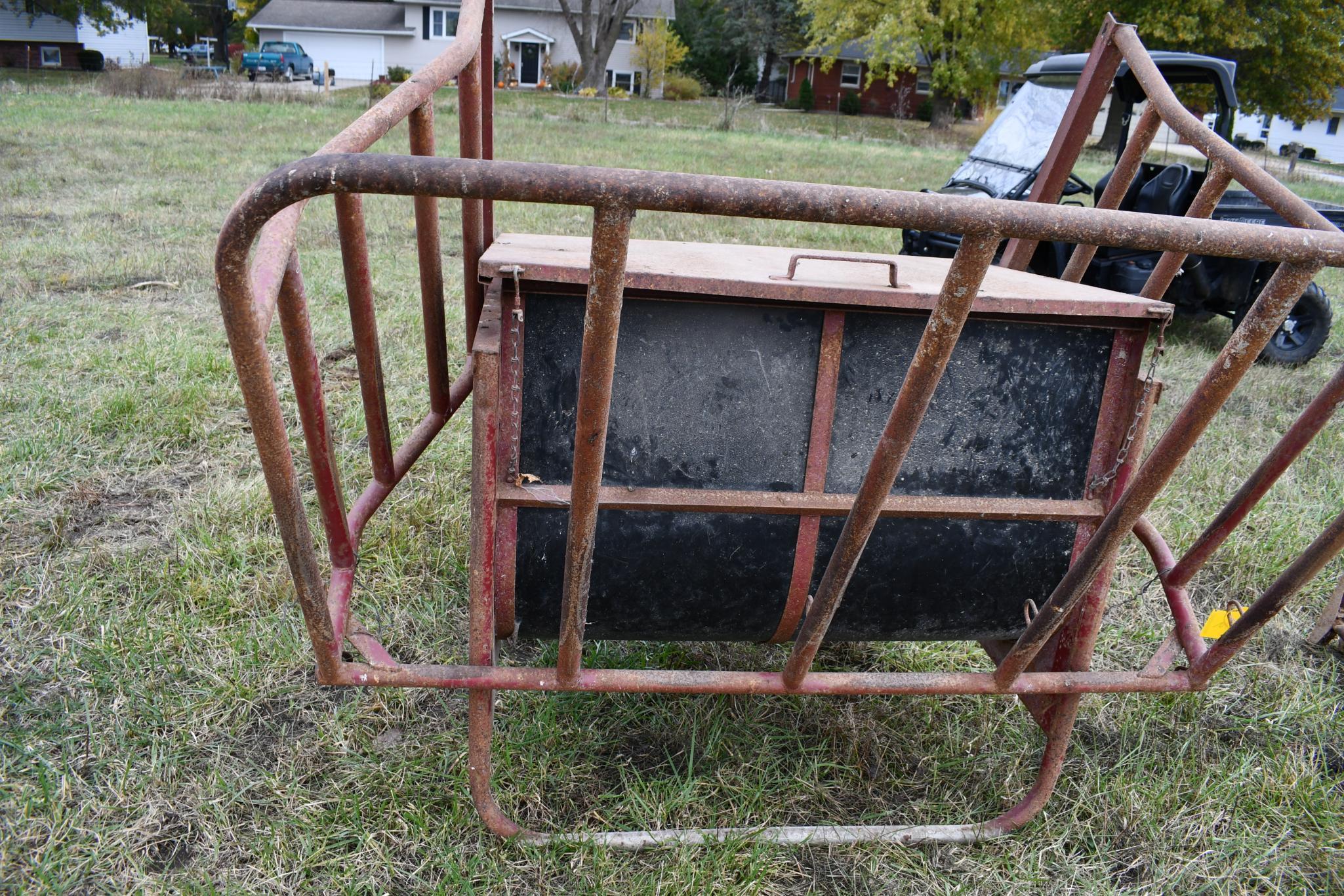 Elk River 4' creep feeder with cow guards