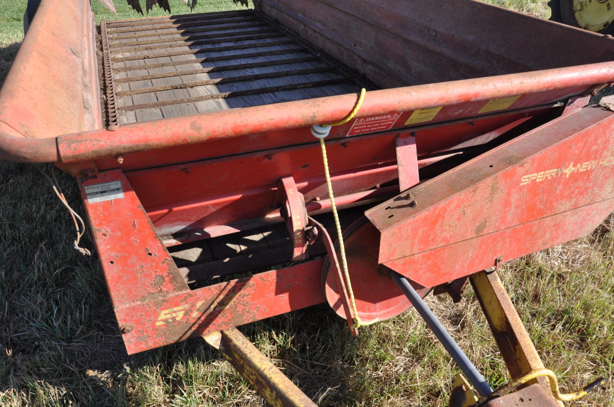 New Holland 518 manure spreader