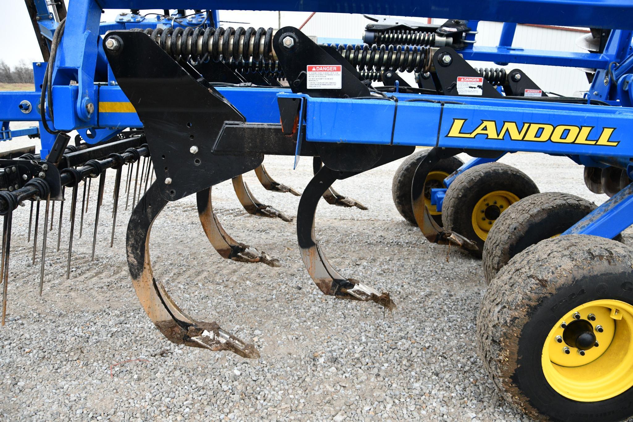 2013 Landoll 2430 11-shank disk ripper