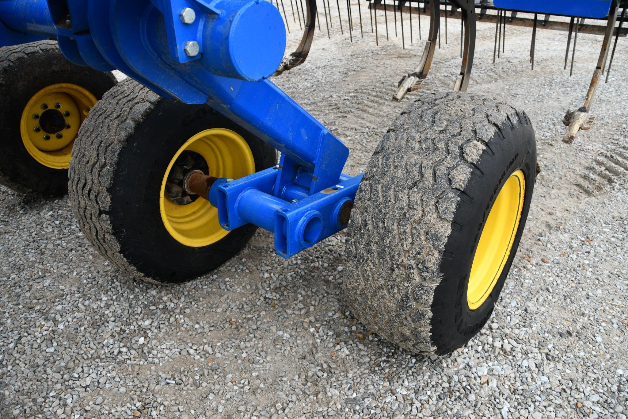 2013 Landoll 2430 11-shank disk ripper