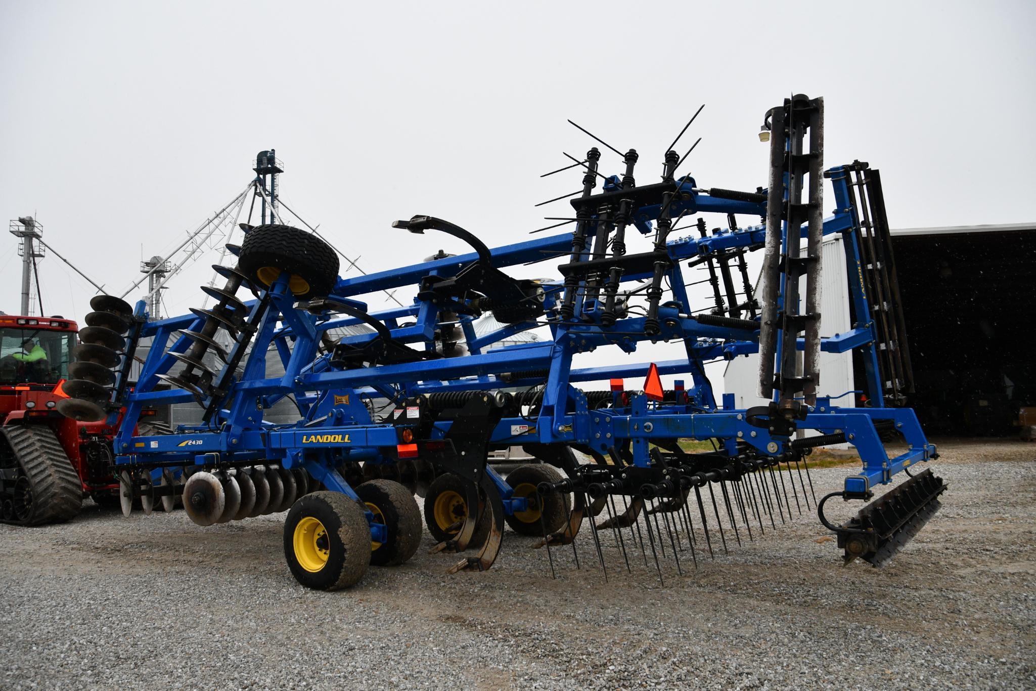 2013 Landoll 2430 11-shank disk ripper