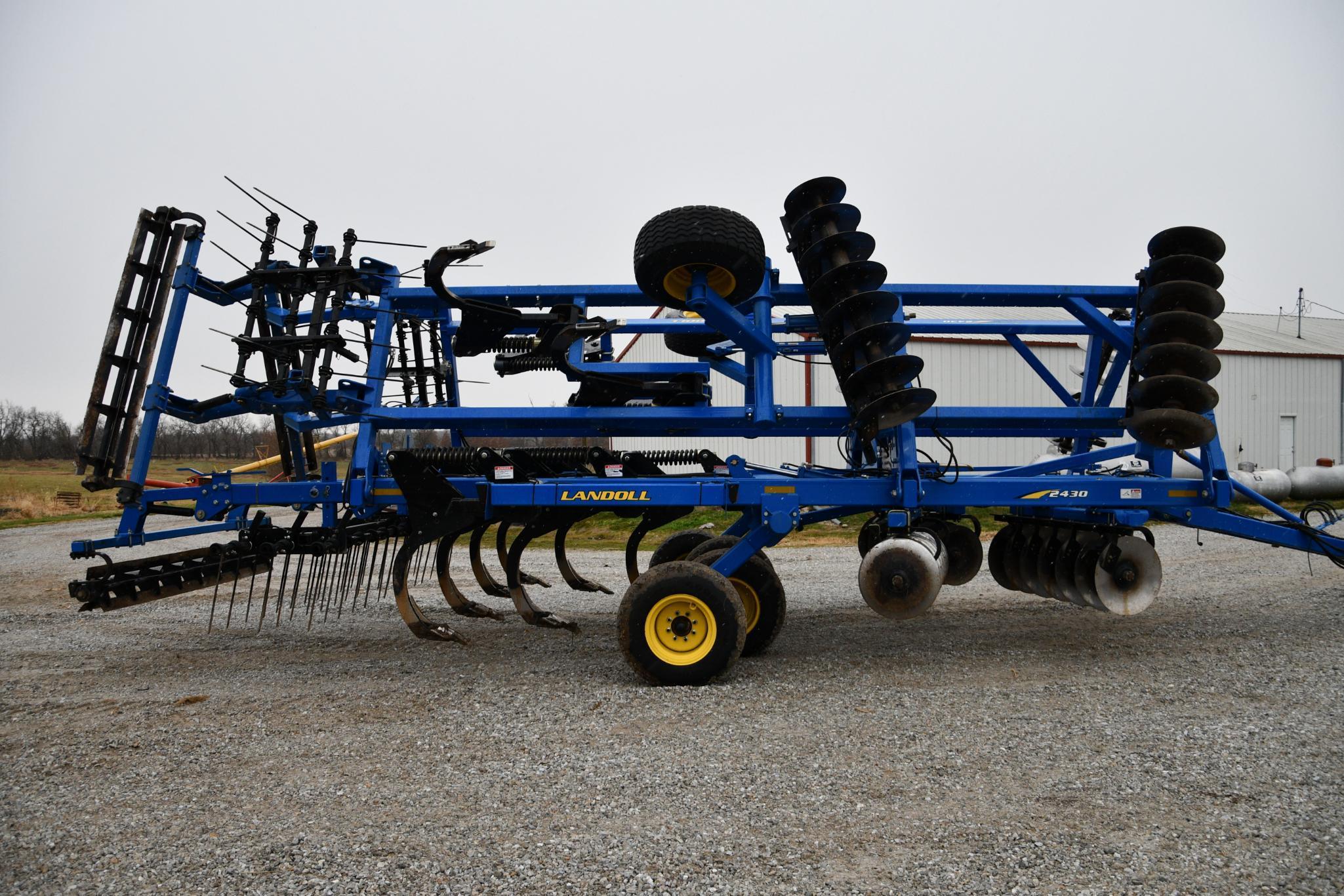 2013 Landoll 2430 11-shank disk ripper