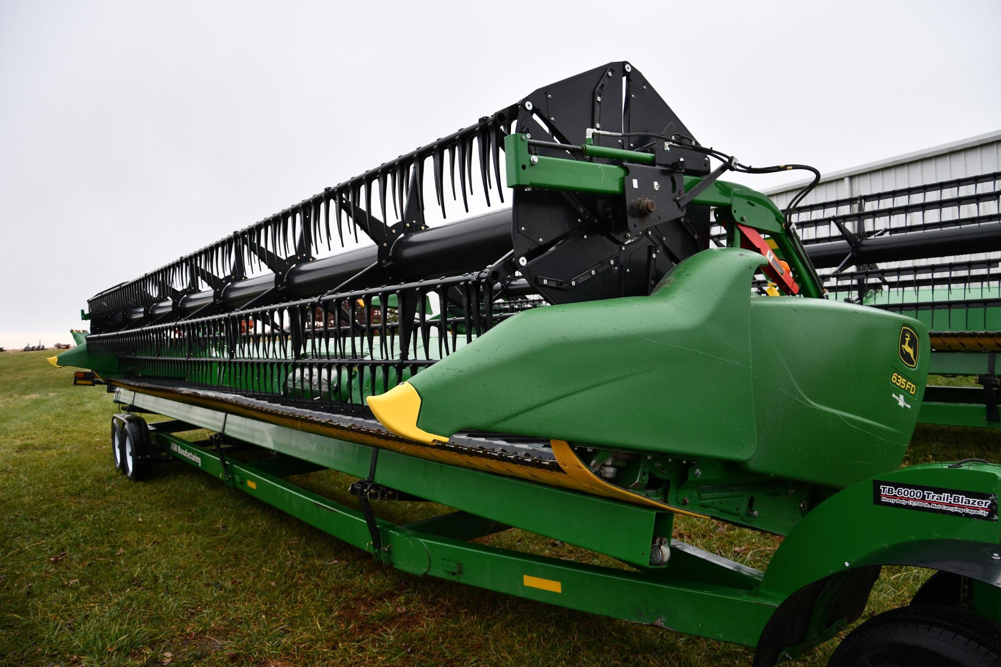 2017 John Deere 635FD 35' flex draper head