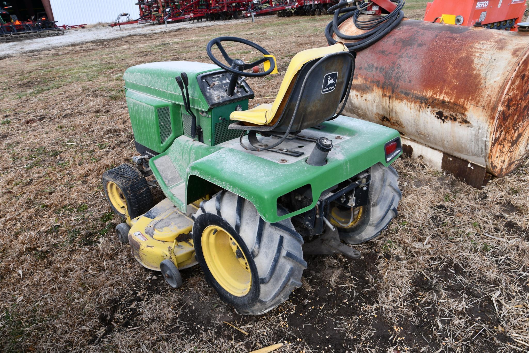 John Deere 318 lawn mower