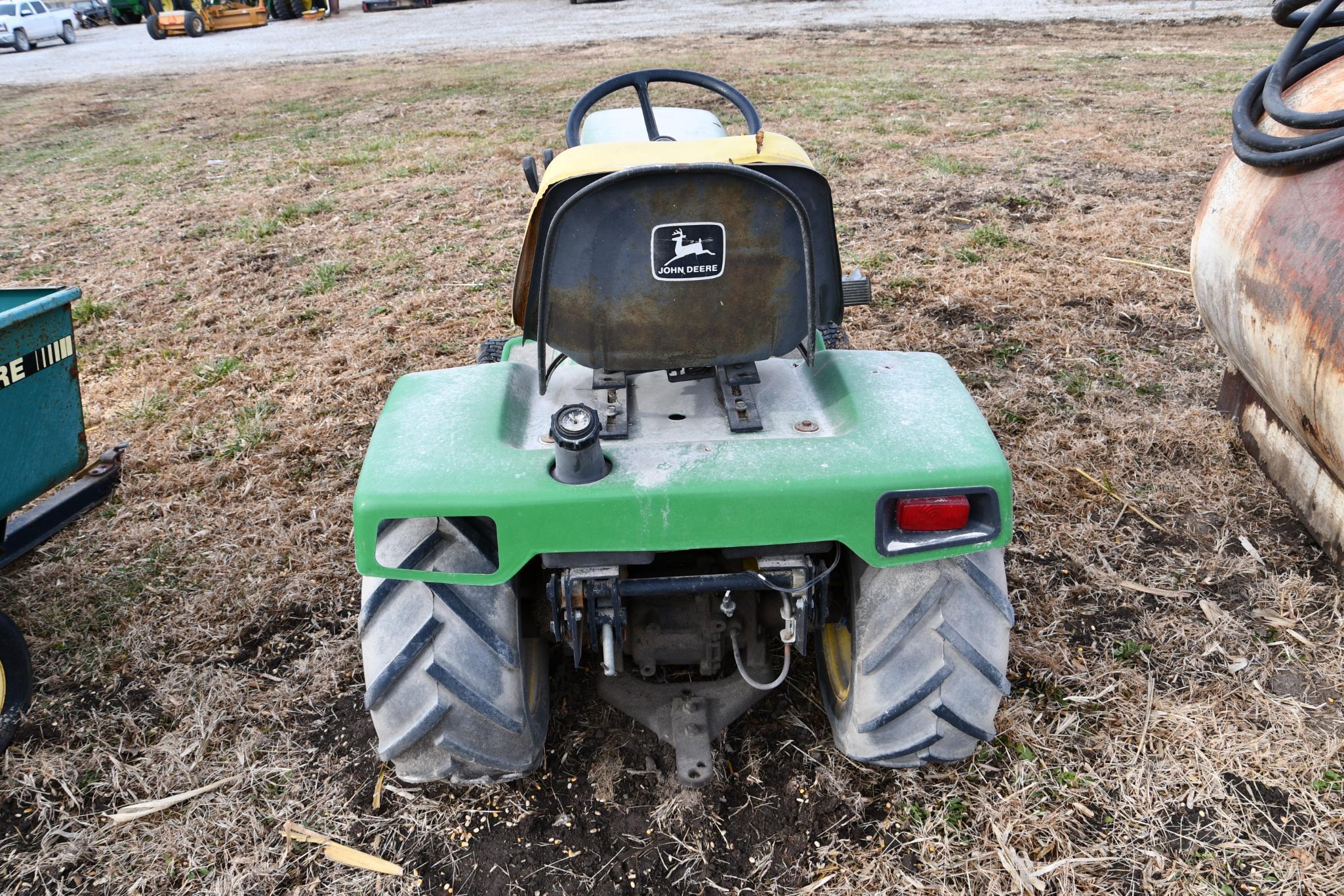 John Deere 318 lawn mower