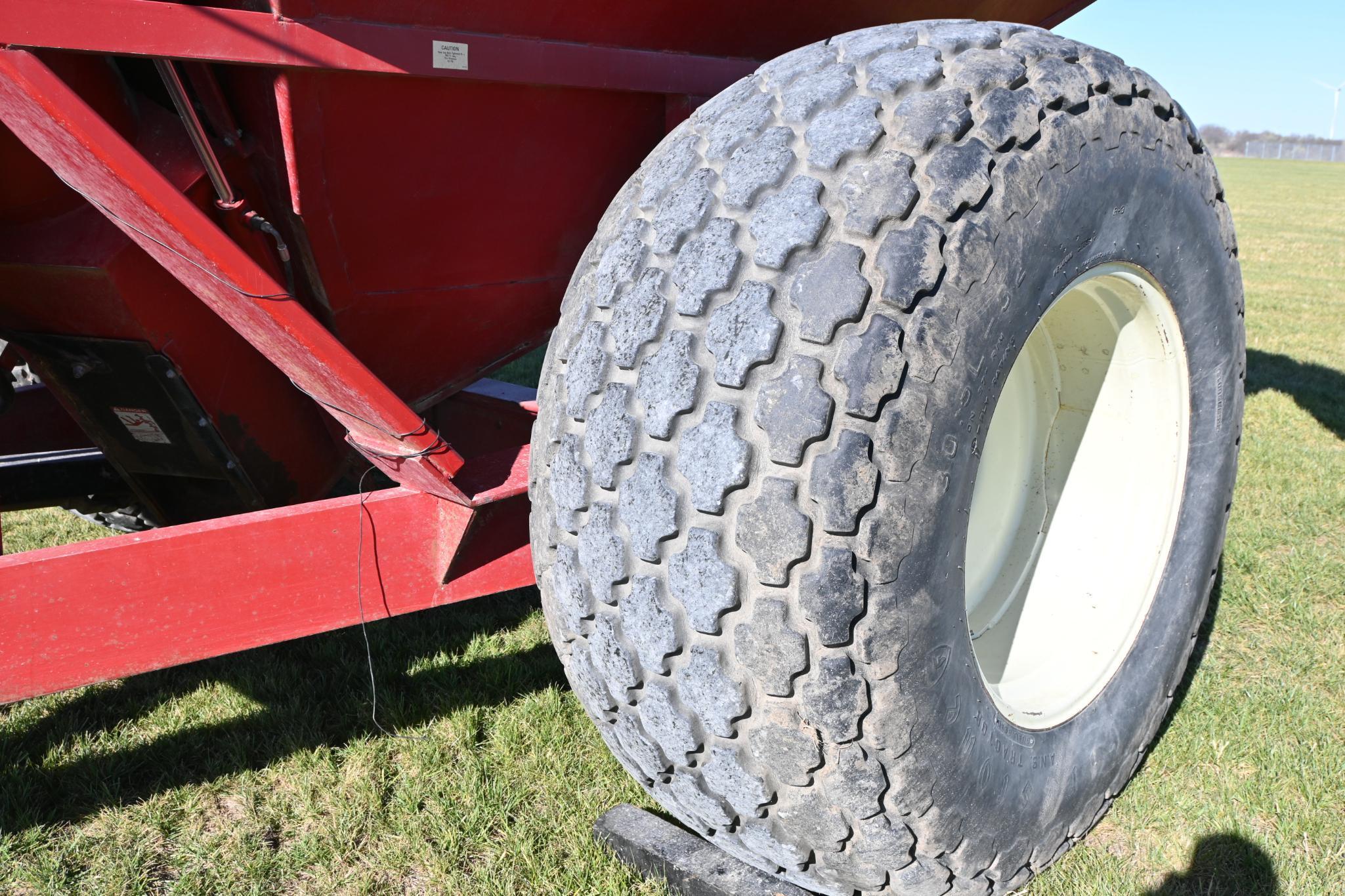 1998 A&L 708 grain cart