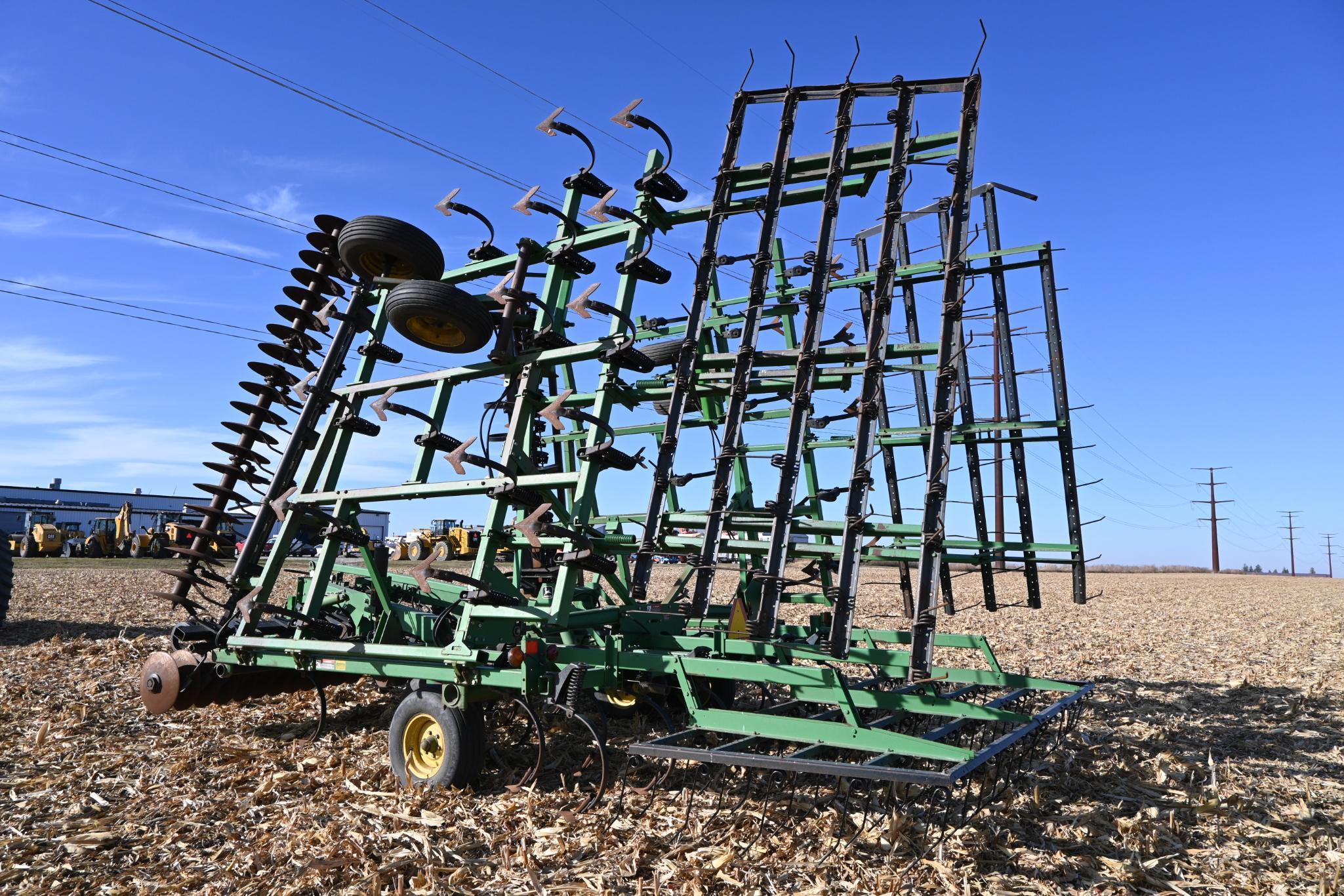 1999 John Deere 726 38' mulch finisher