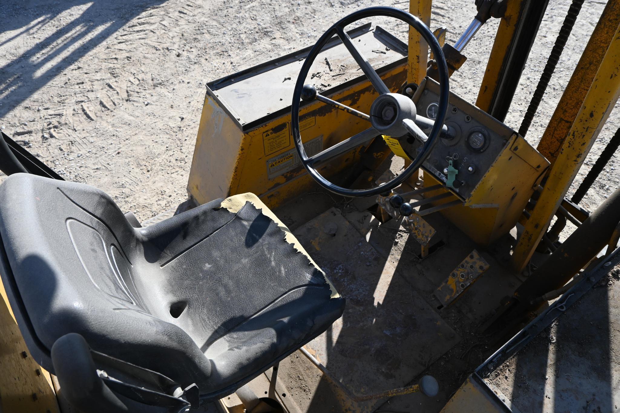 Allis Chalmers 706 Series B 2wd fork lift