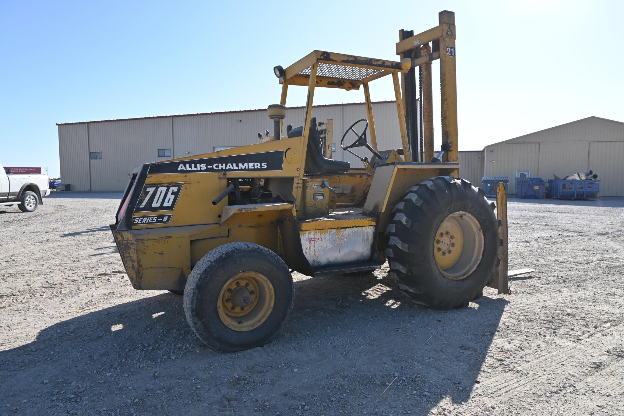 Allis Chalmers 706 Series B 2wd fork lift