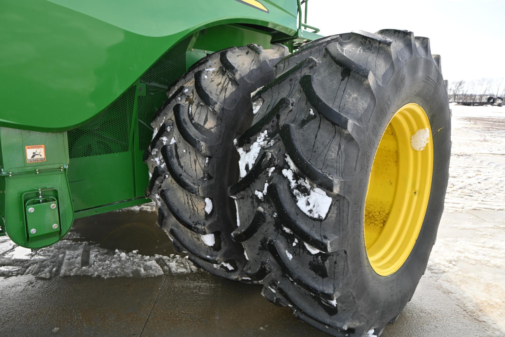 2013 John Deere S680 4wd combine