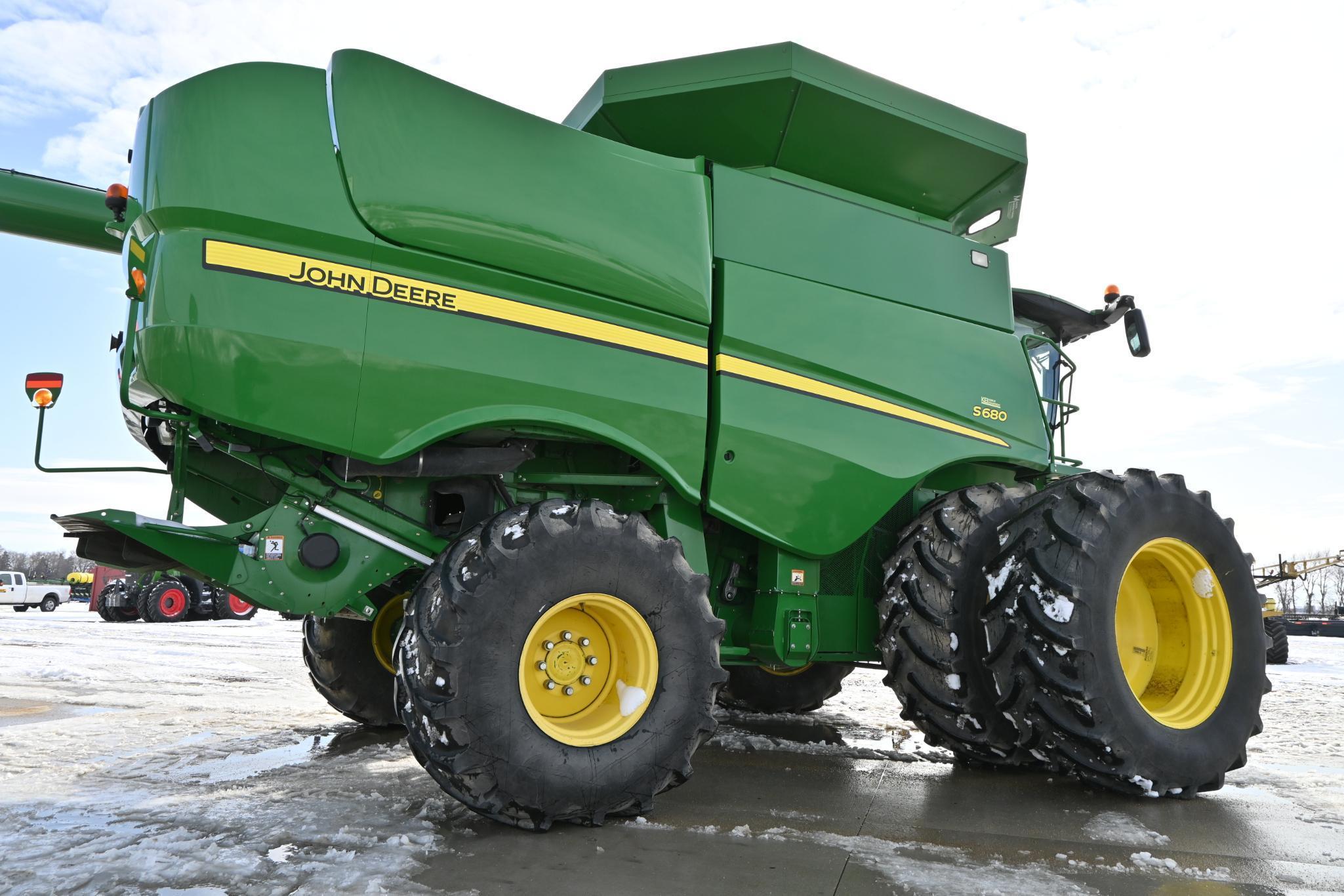 2013 John Deere S680 4wd combine