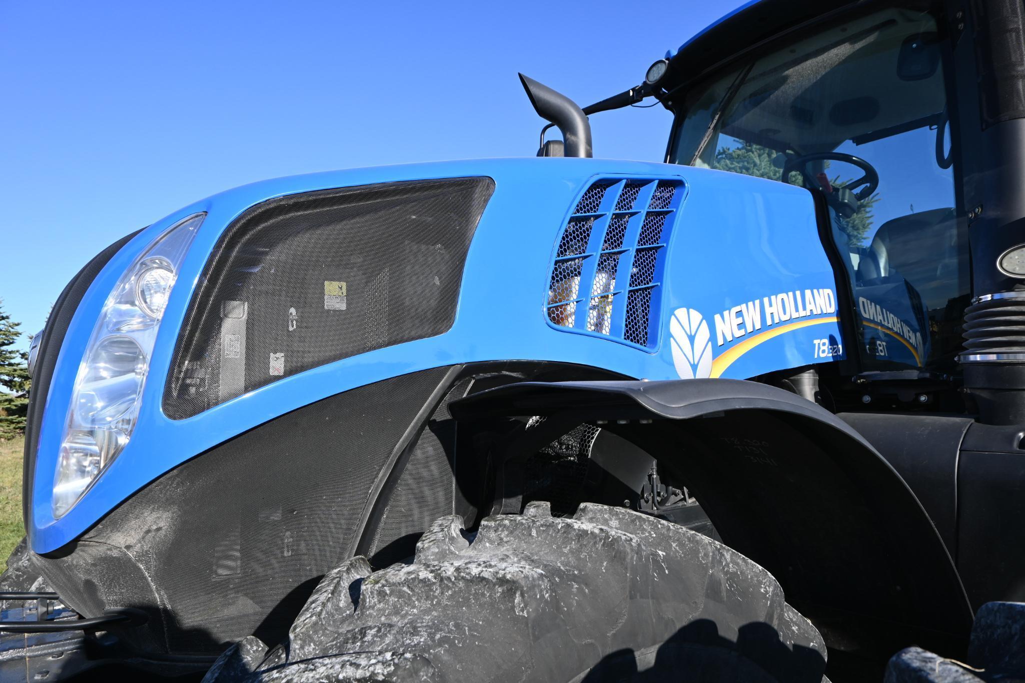 2015 New Holland T8.320 MFWD tractor