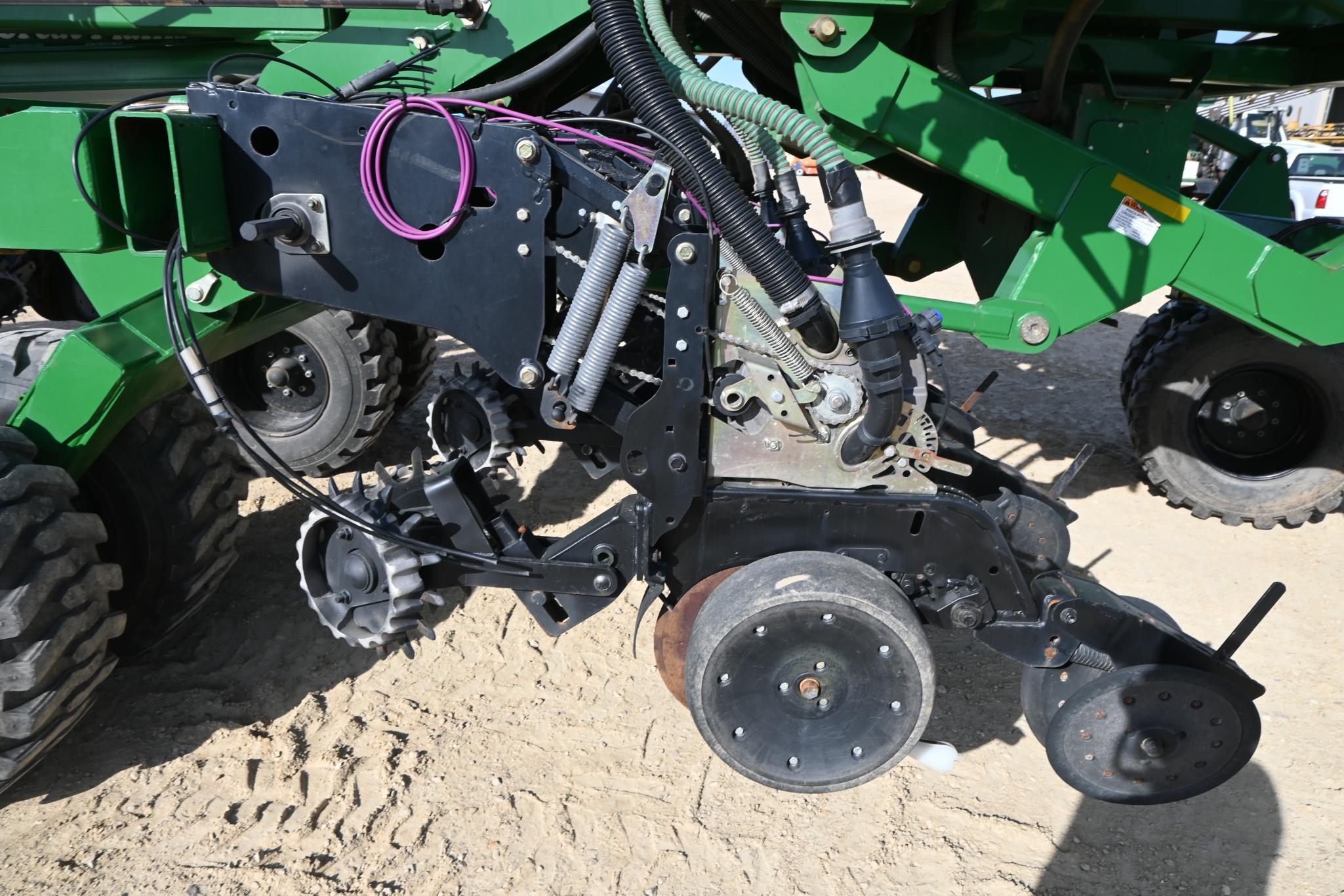 2011 Great Plains YP4025A 16 row 30" front fold planter
