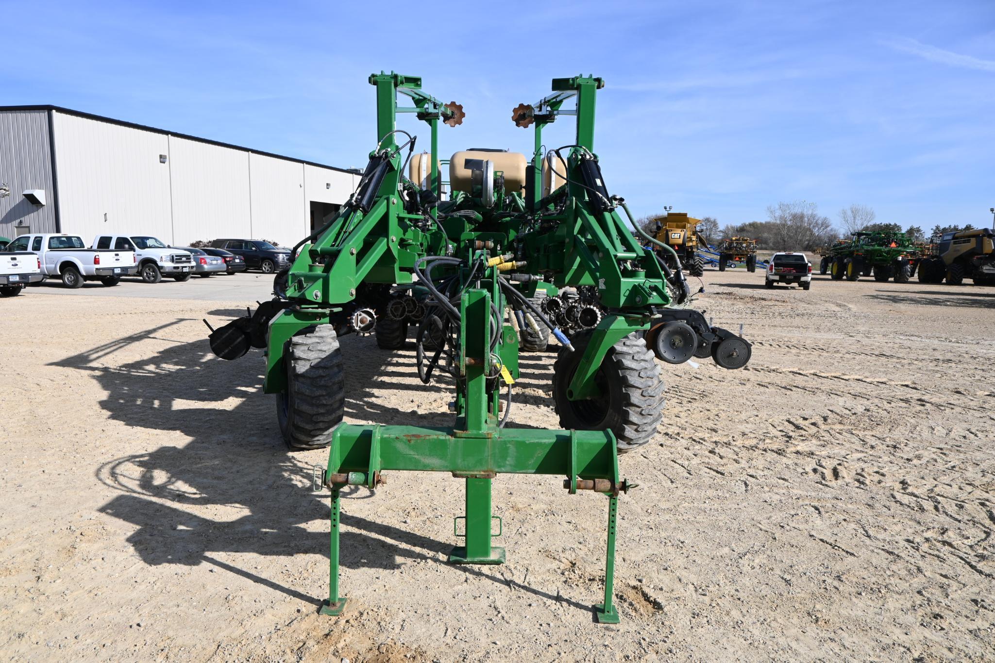 2011 Great Plains YP4025A 16 row 30" front fold planter