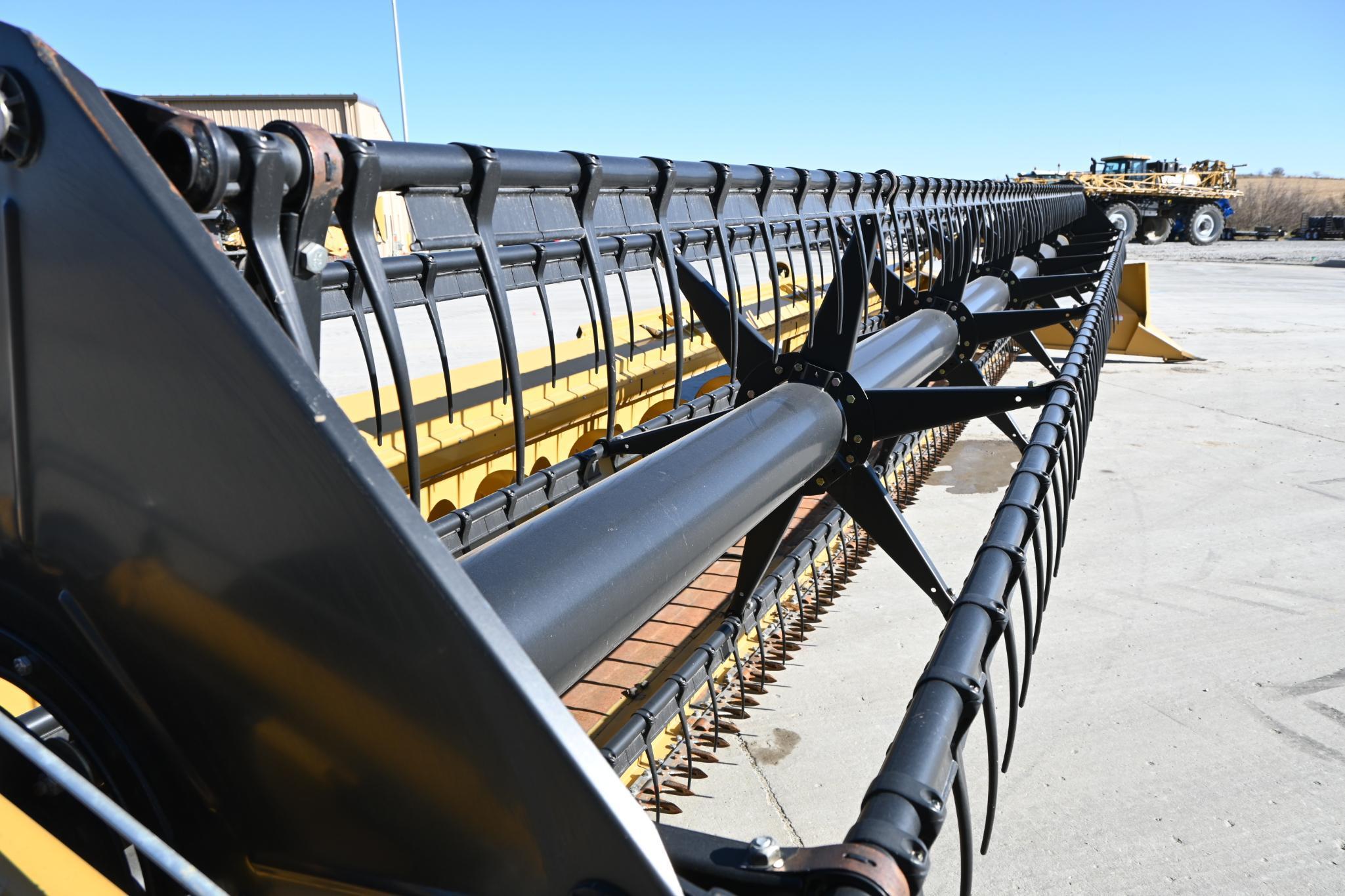 2014 Lexion F900 30' grain platform