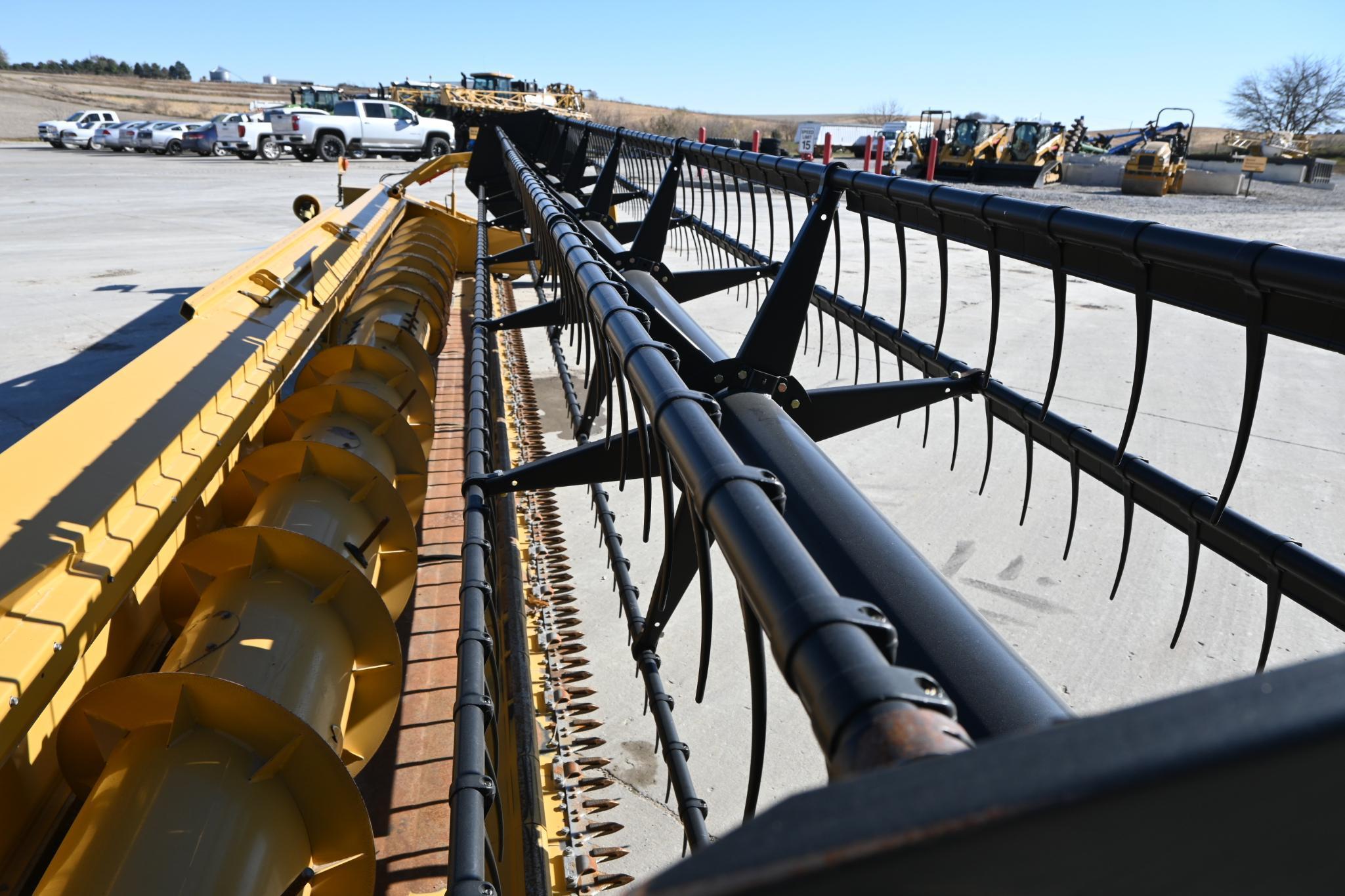 2014 Lexion F900 30' grain platform