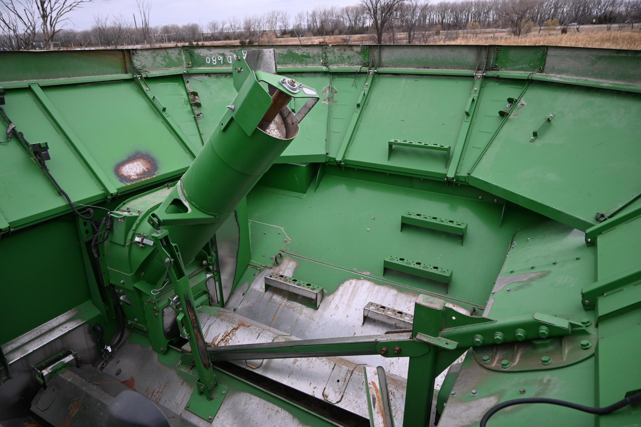 2012 John Deere S680 2wd combine