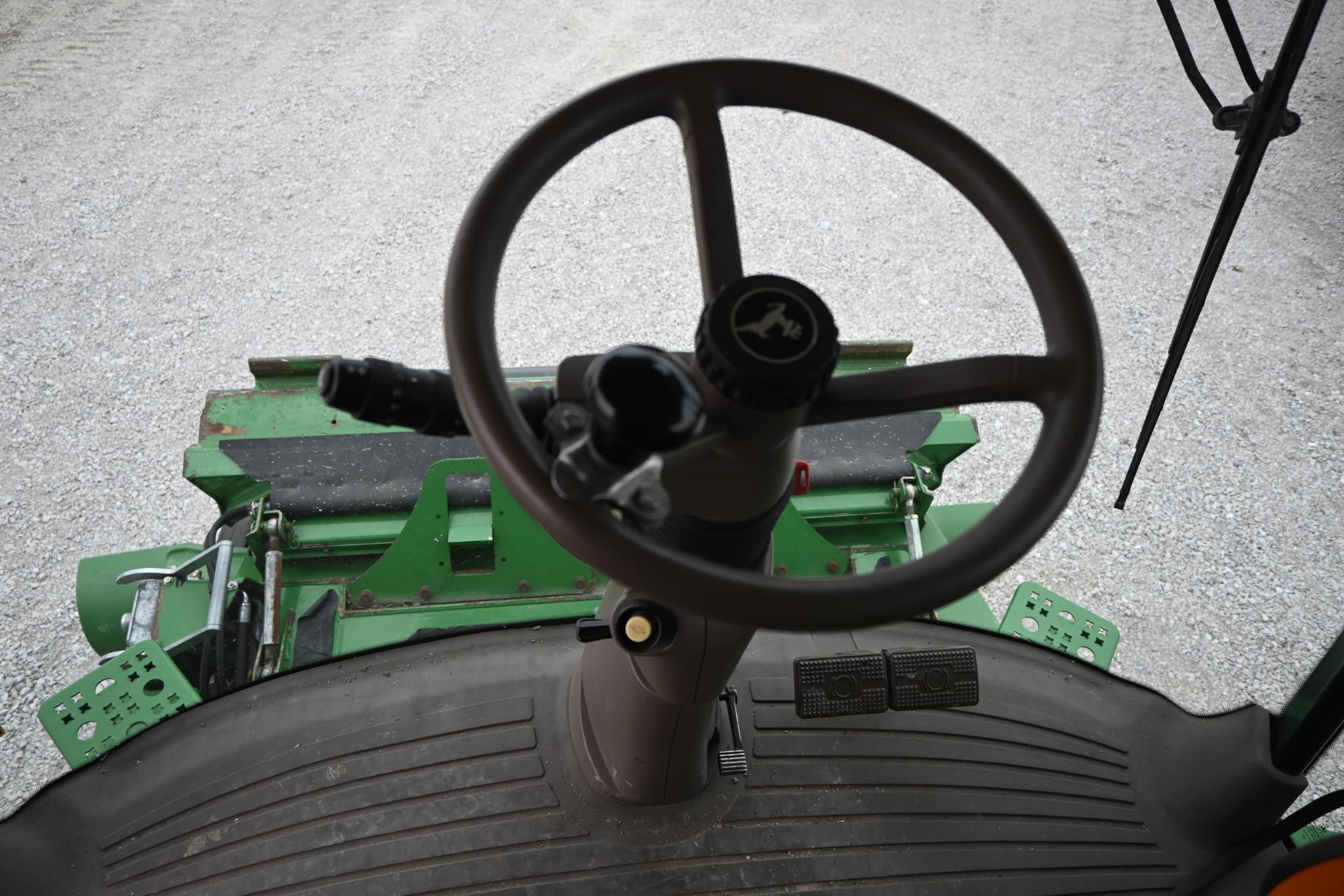 2012 John Deere S680 2wd combine