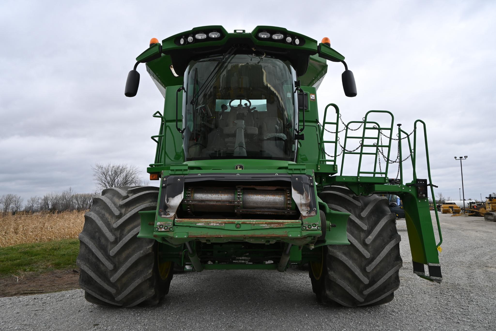 2012 John Deere S680 2wd combine