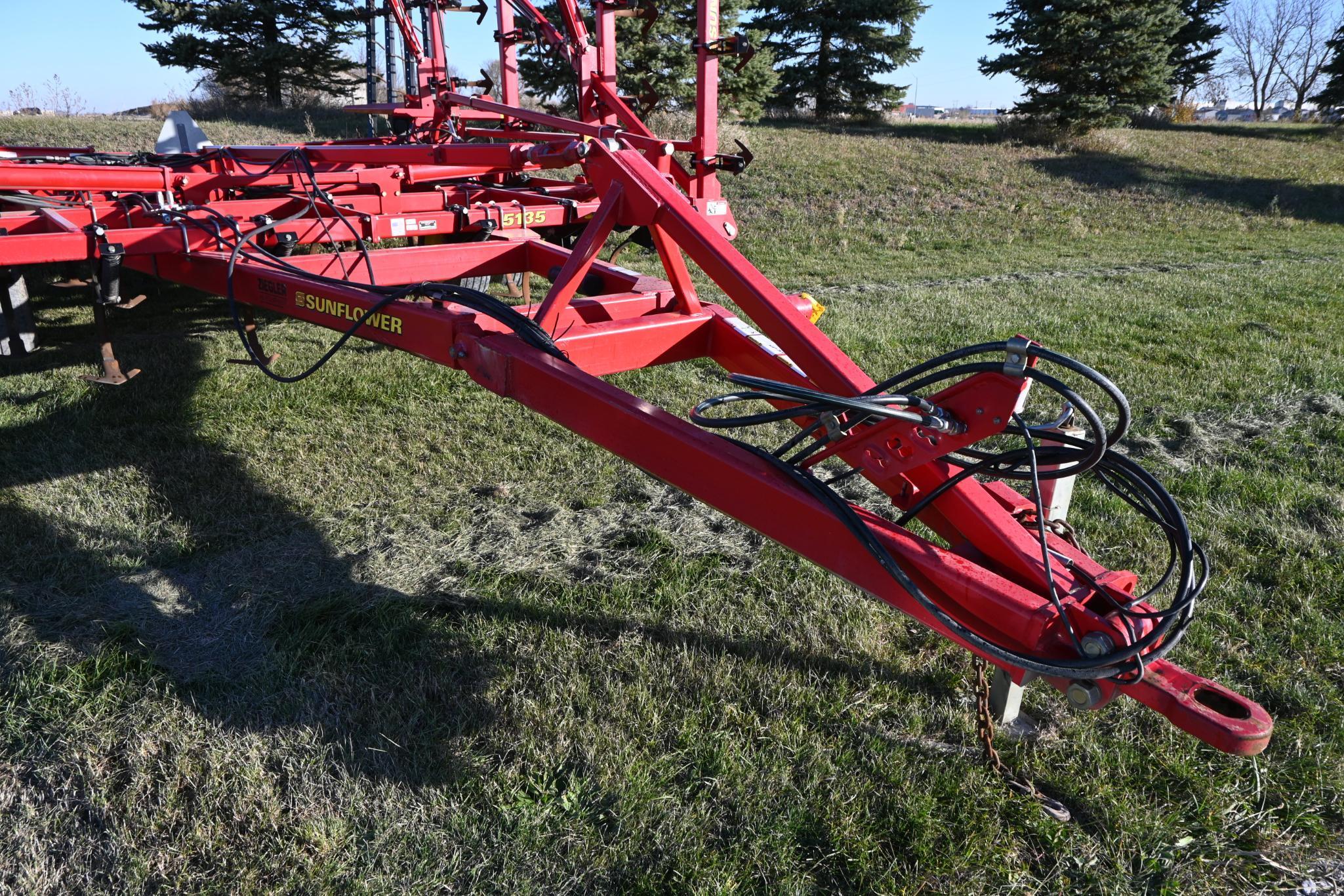 2010 Sunflower 5135-40 40' field cultivator