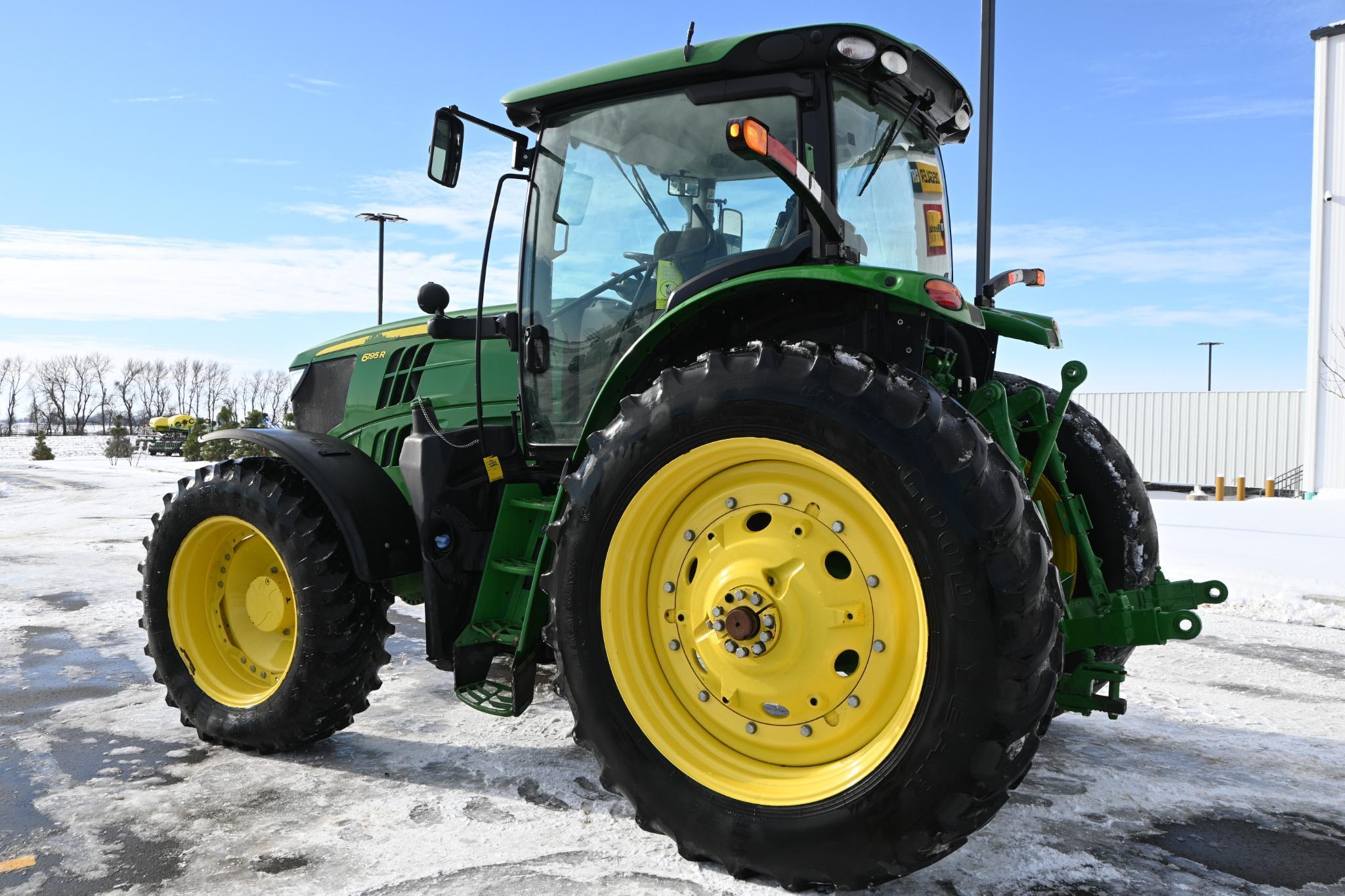 2017 John Deere 6195R MFWD tractor