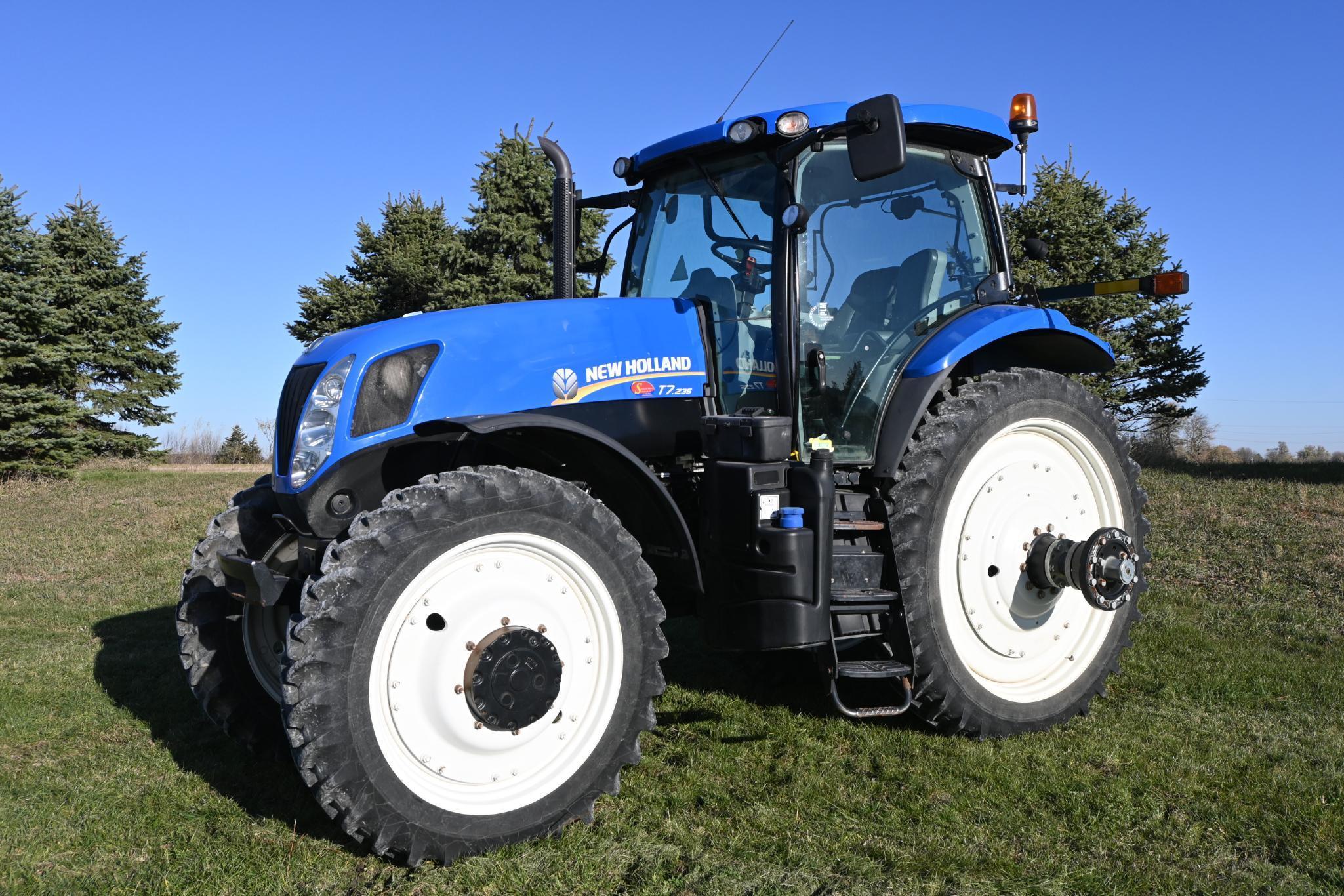 2013 New Holland T7.235 MFWD tractor