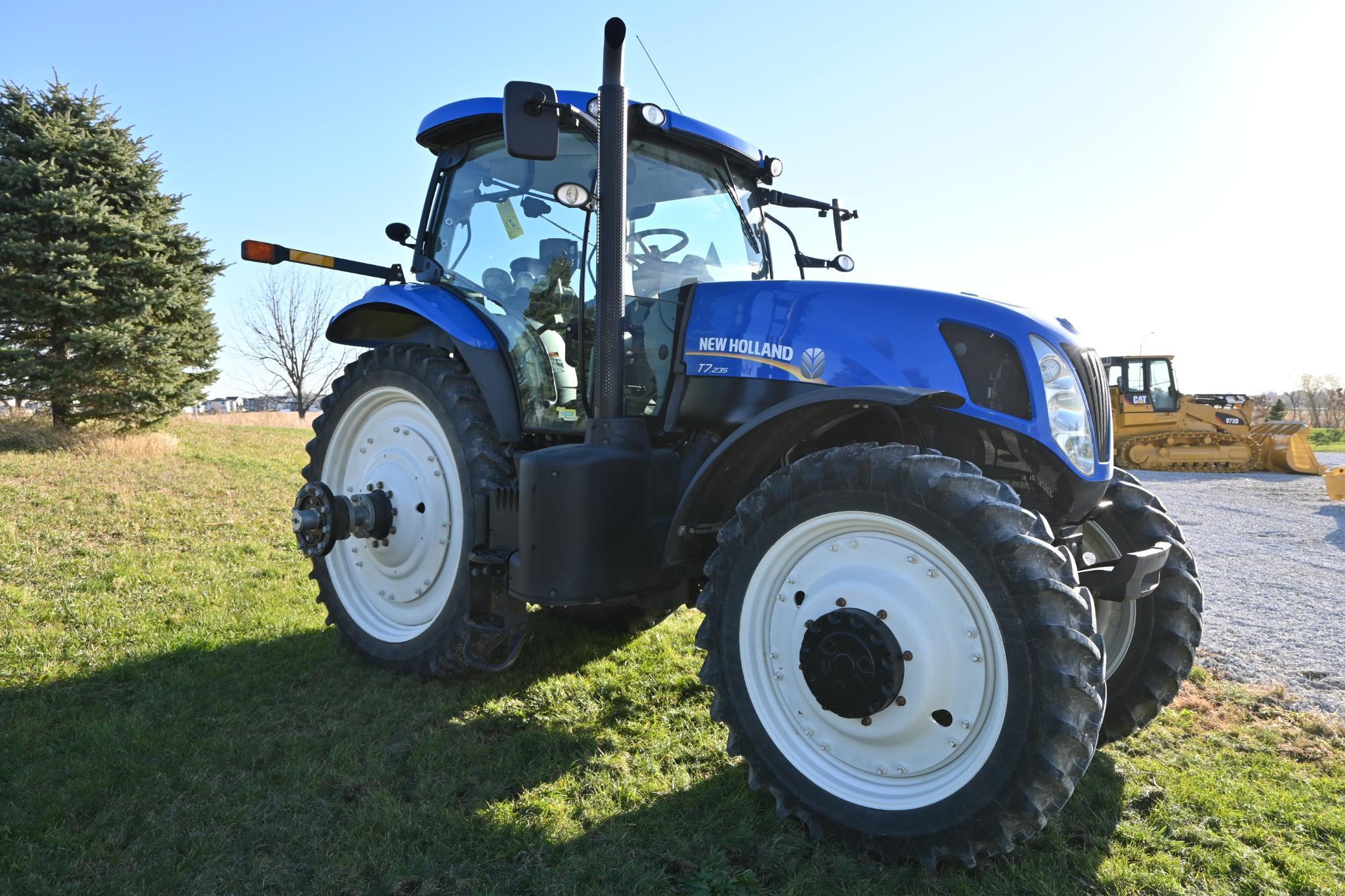 2013 New Holland T7.235 MFWD tractor