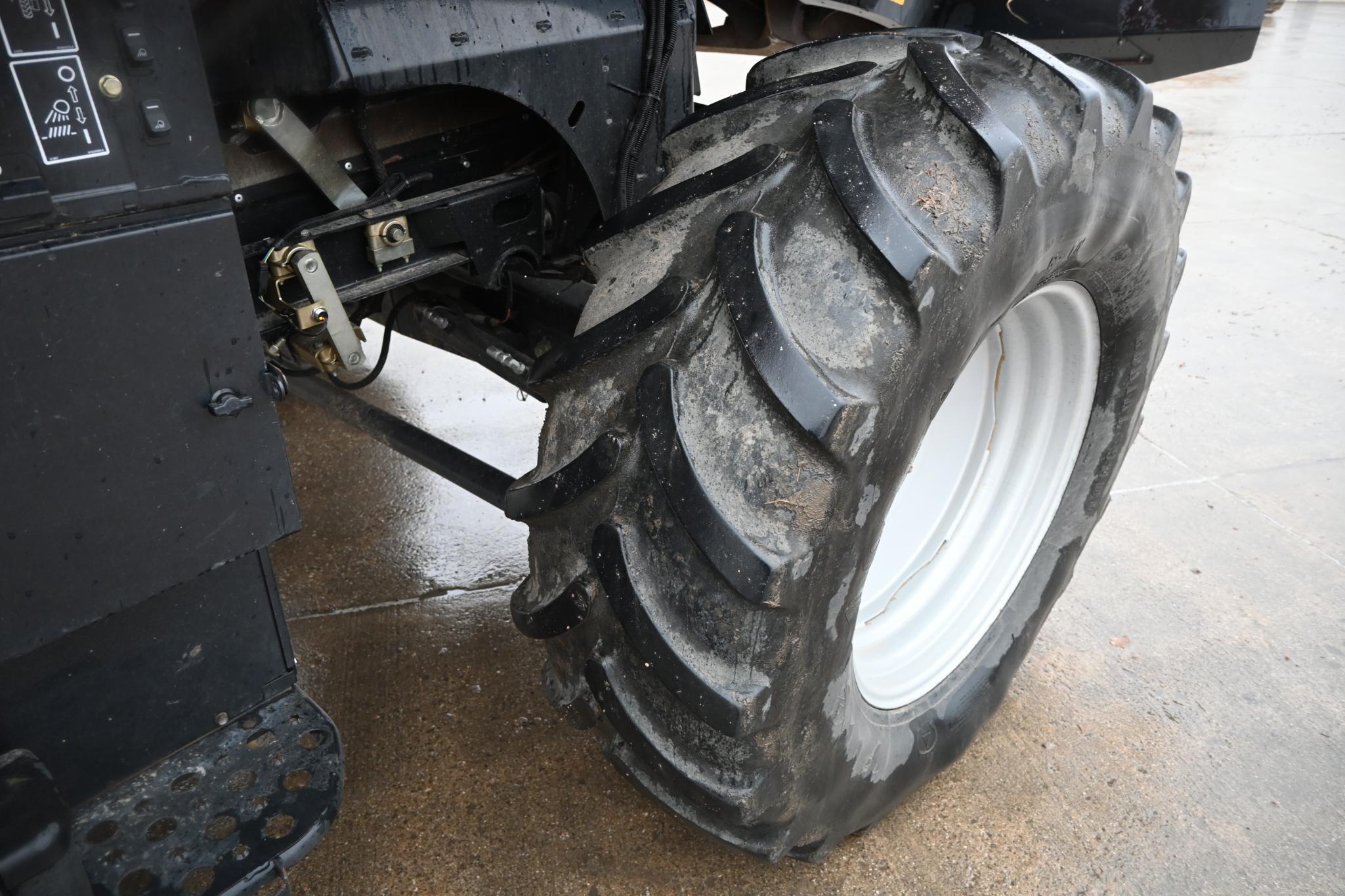 2013 Case IH 7230 2wd combine