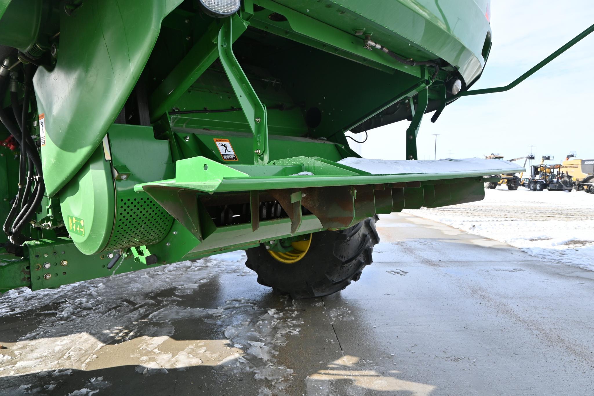 2013 John Deere S680 4wd combine