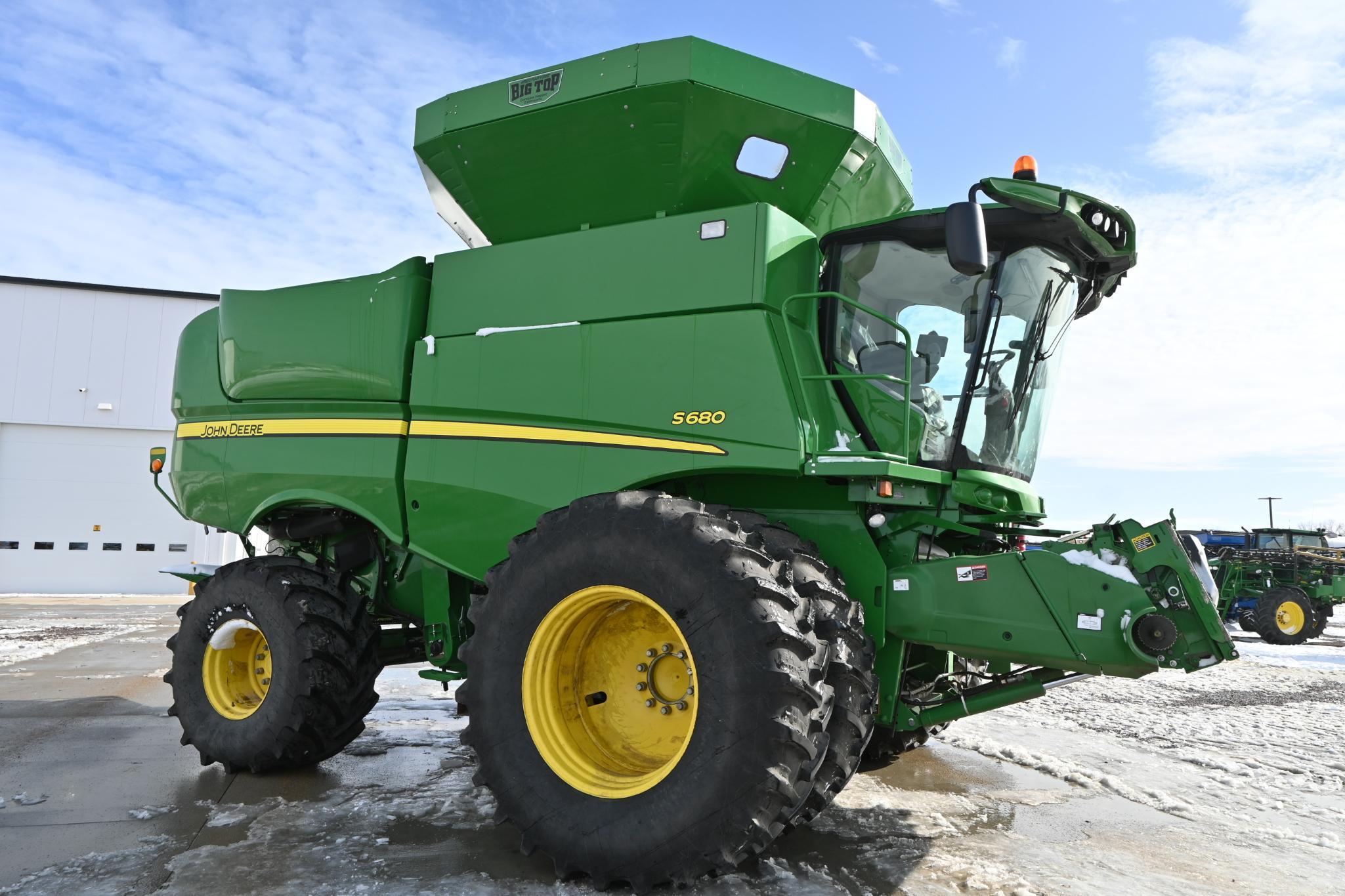 2013 John Deere S680 4wd combine