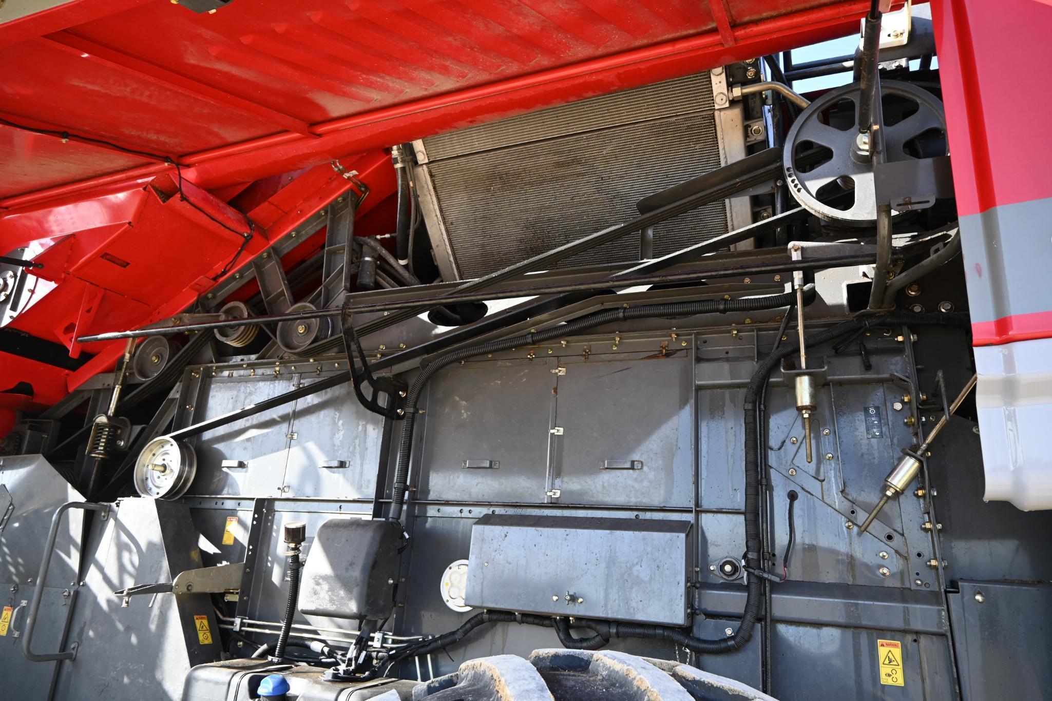 2013 Massey Ferguson 9560 4wd combine