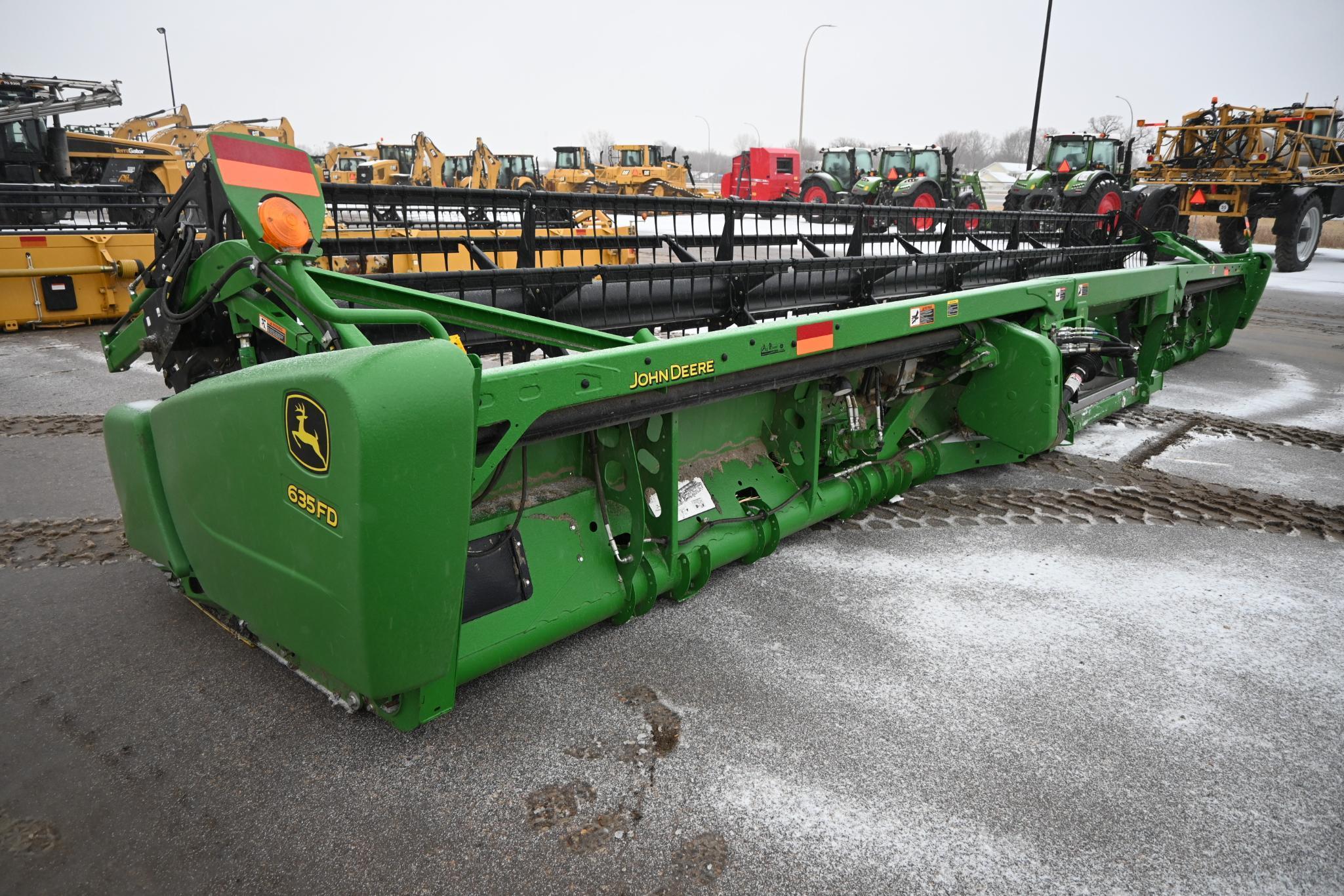 2014 John Deere 635FD 35' flex draper