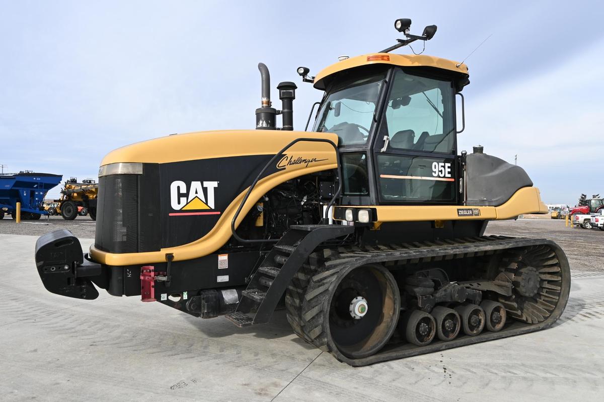 2000 Caterpillar 95E track tractor