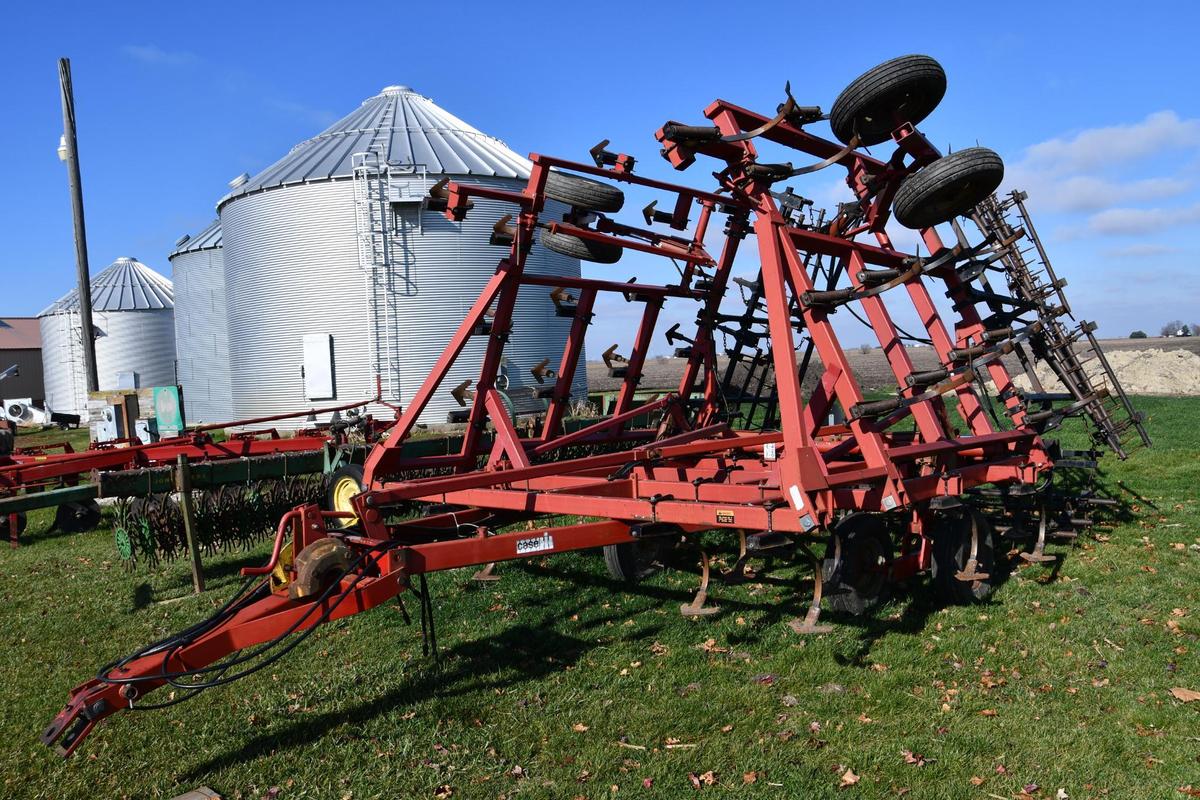 Case-IH 4800 29' field cultivator