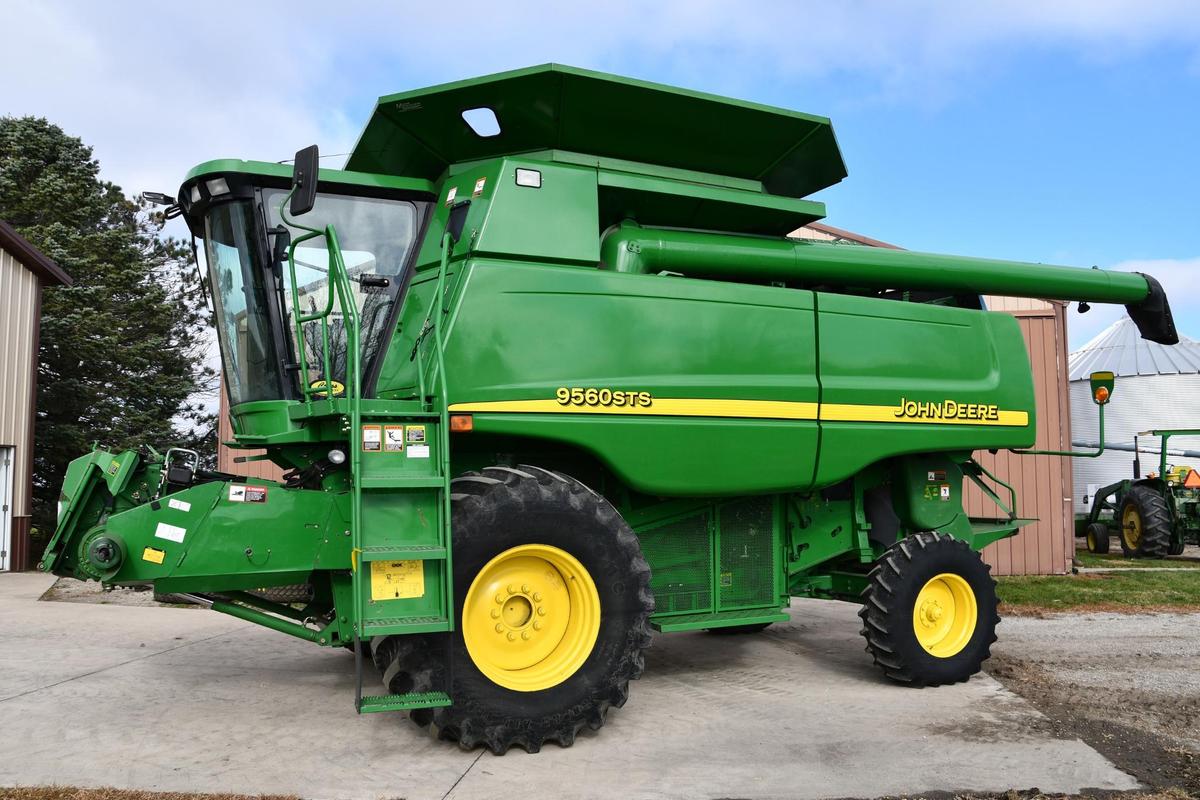 2005 John Deere 9560 STS 2wd combine