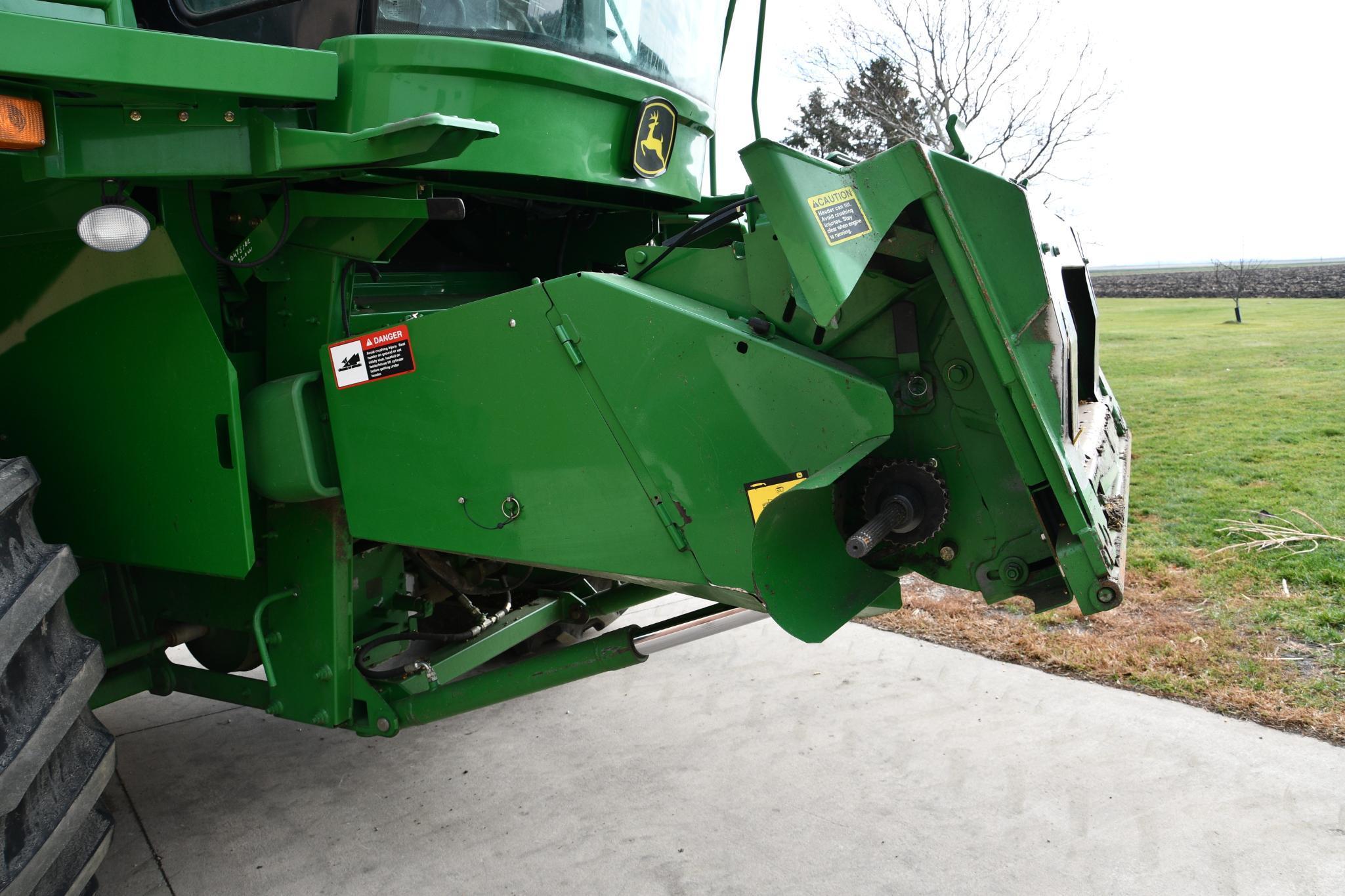 2005 John Deere 9560 STS 2wd combine